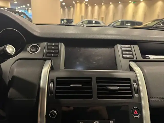 Land Rover Discovery Sport view 12