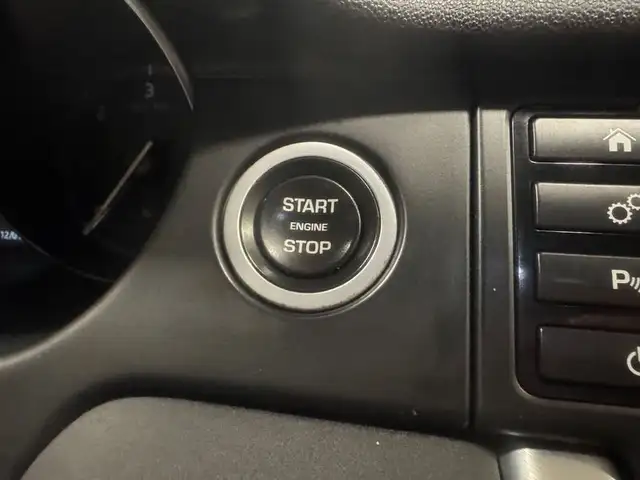 Land Rover Discovery Sport view 14