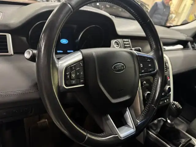 Land Rover Discovery Sport view 10