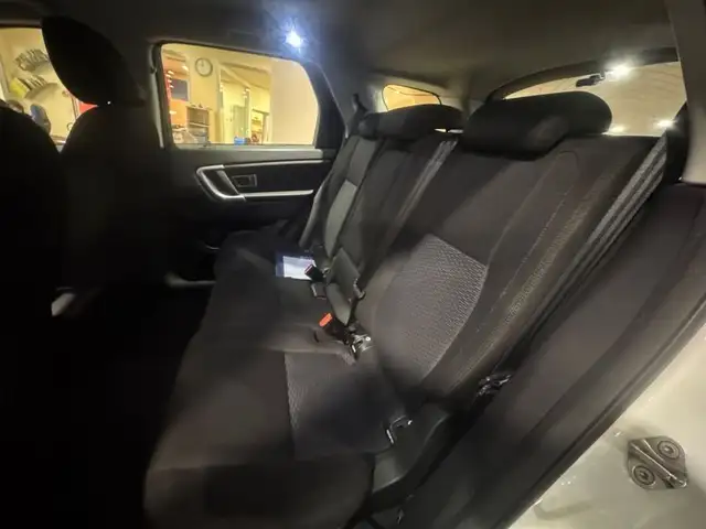 Land Rover Discovery Sport view 6