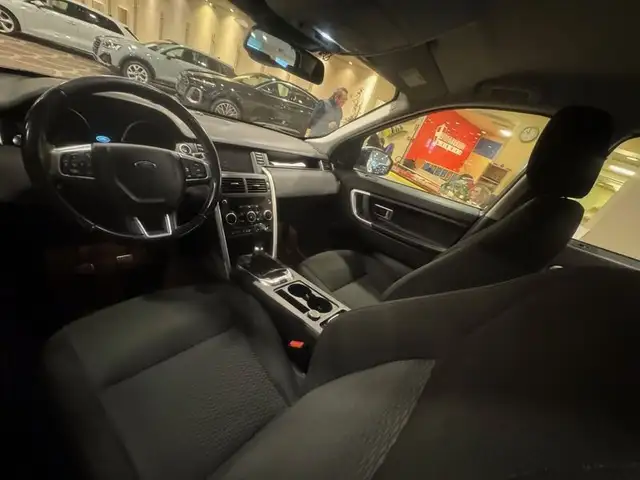 Land Rover Discovery Sport view 7