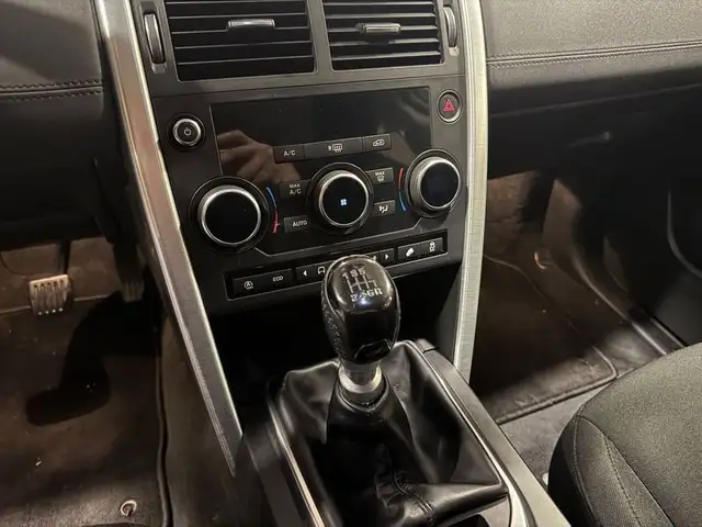 Land Rover Discovery Sport view 13