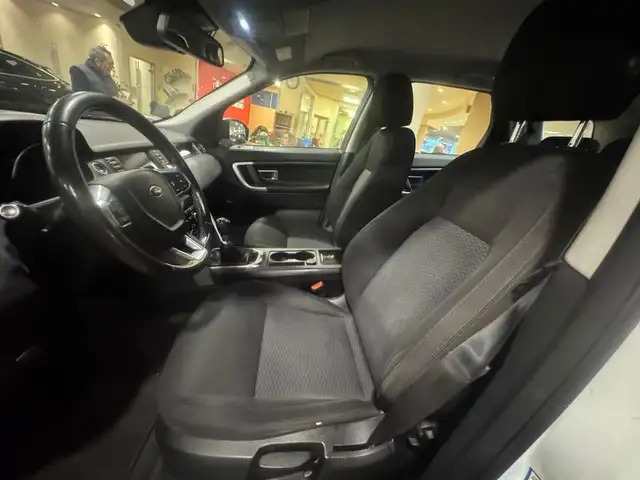 Land Rover Discovery Sport view 8