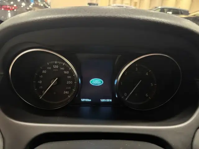 Land Rover Discovery Sport view 11