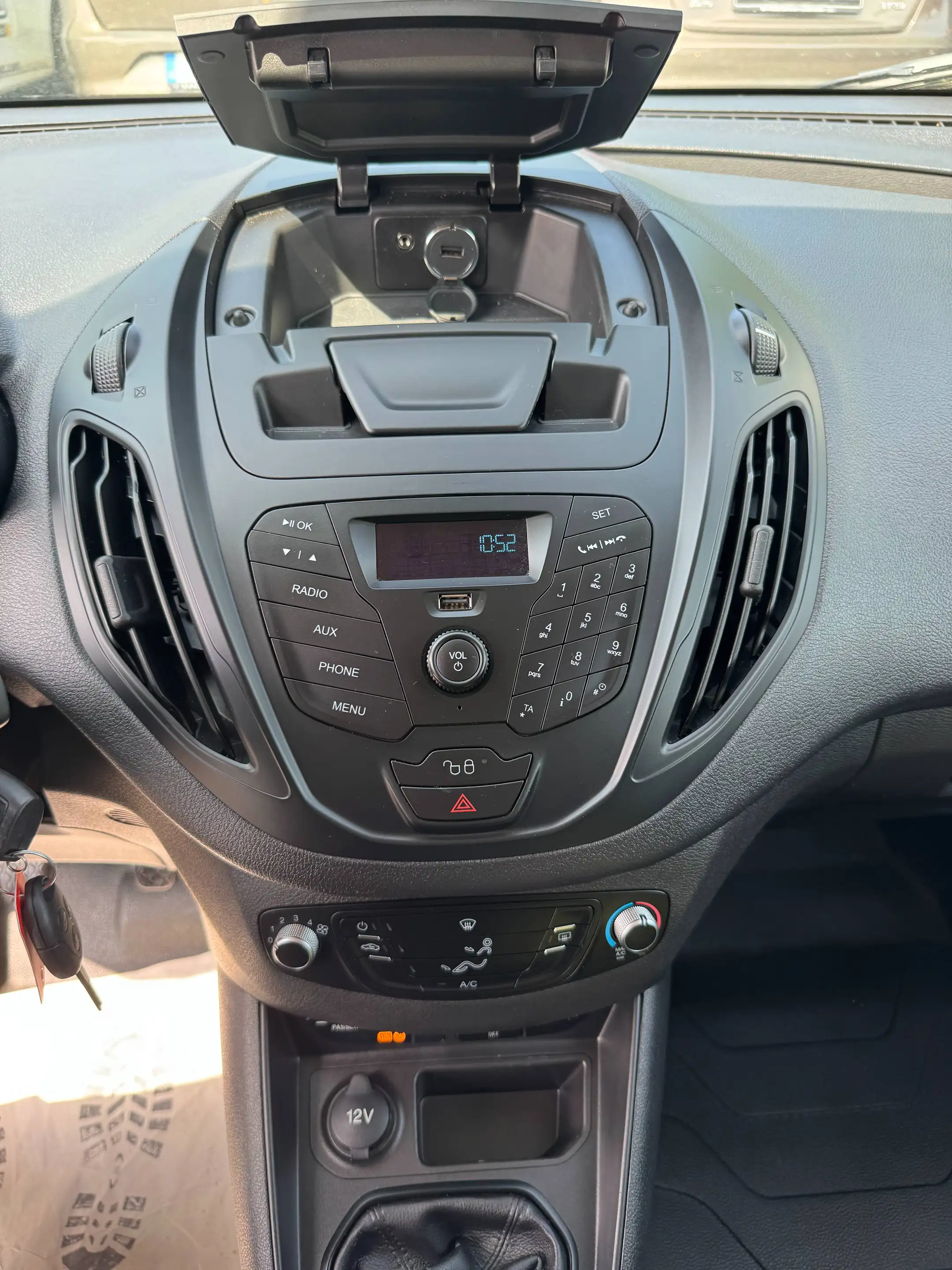 Ford Transit Courier D - Klima — photo 15