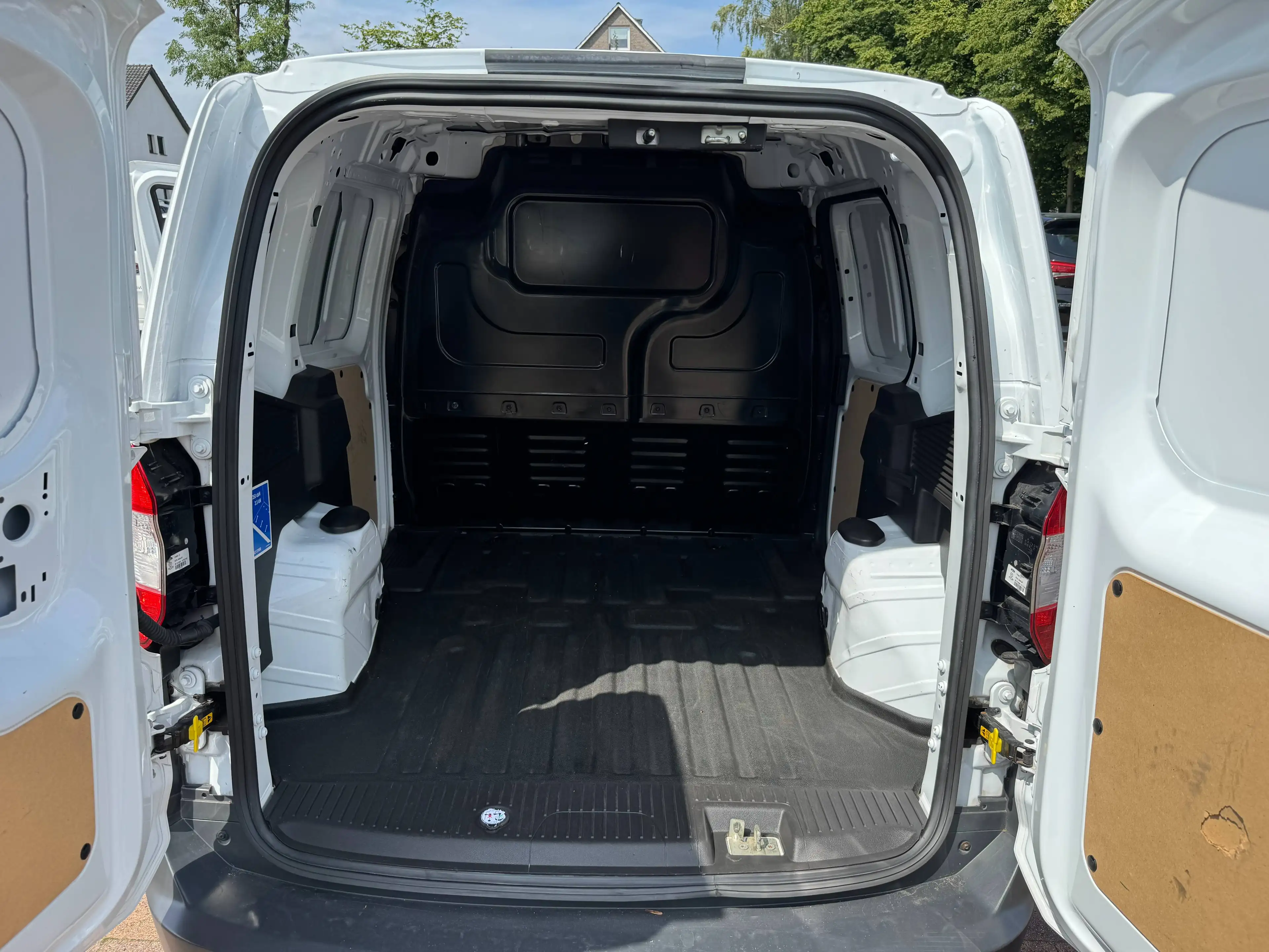 Ford Transit Courier D - Klima — photo 13