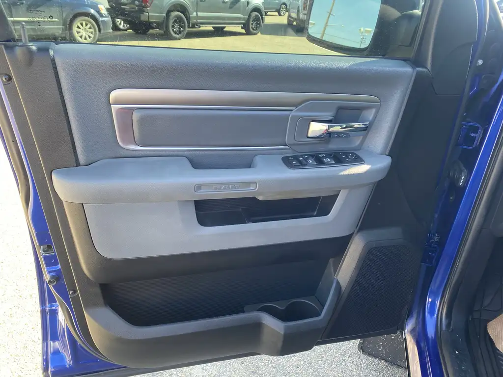 2017 RAM 1500 Outdoorsman CrewCab 149 | SunRoof | Heated Steerin — photo 6