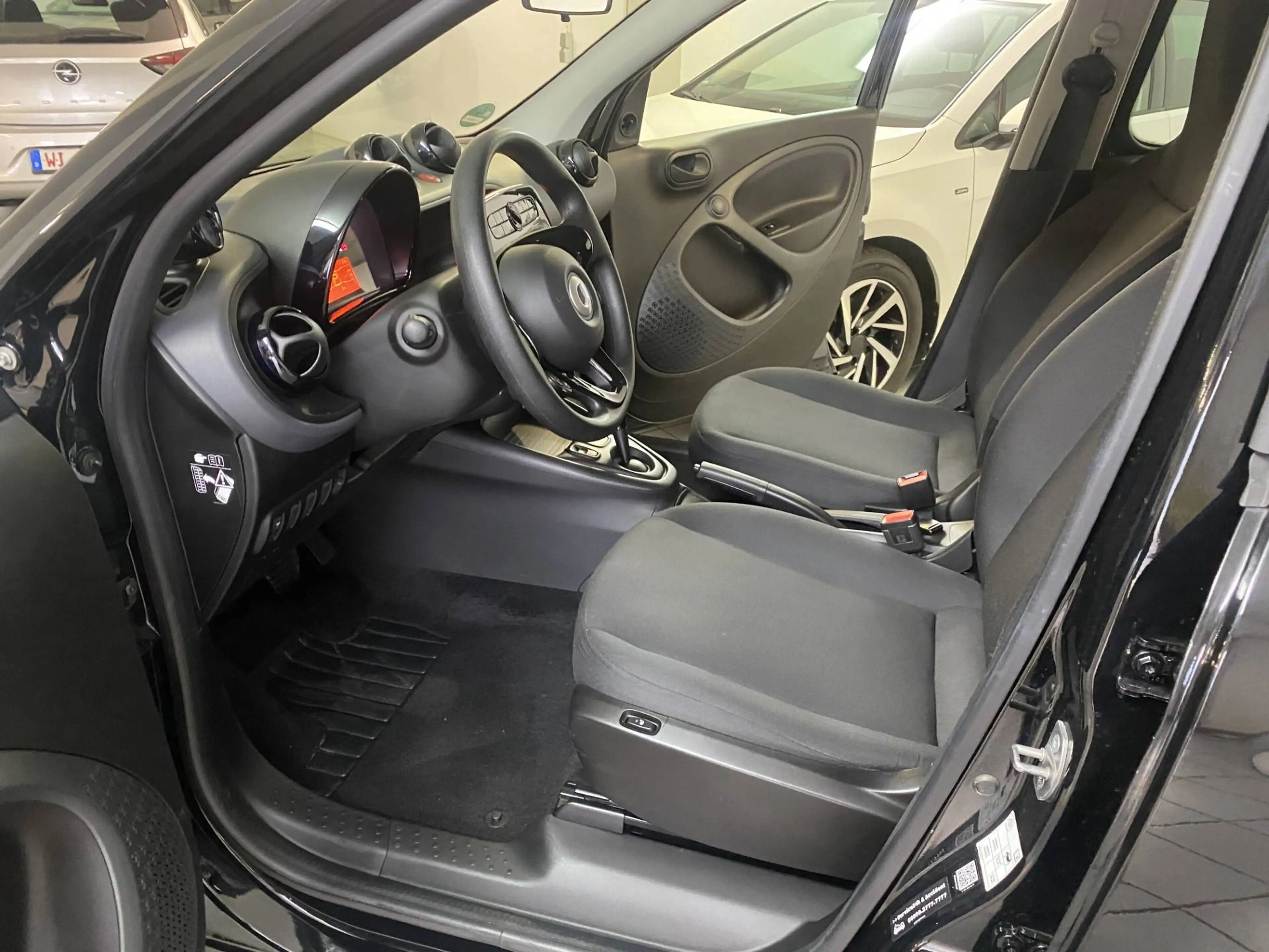 smart forFour electric drive / EQ 22 KW Schnelllader — photo 5
