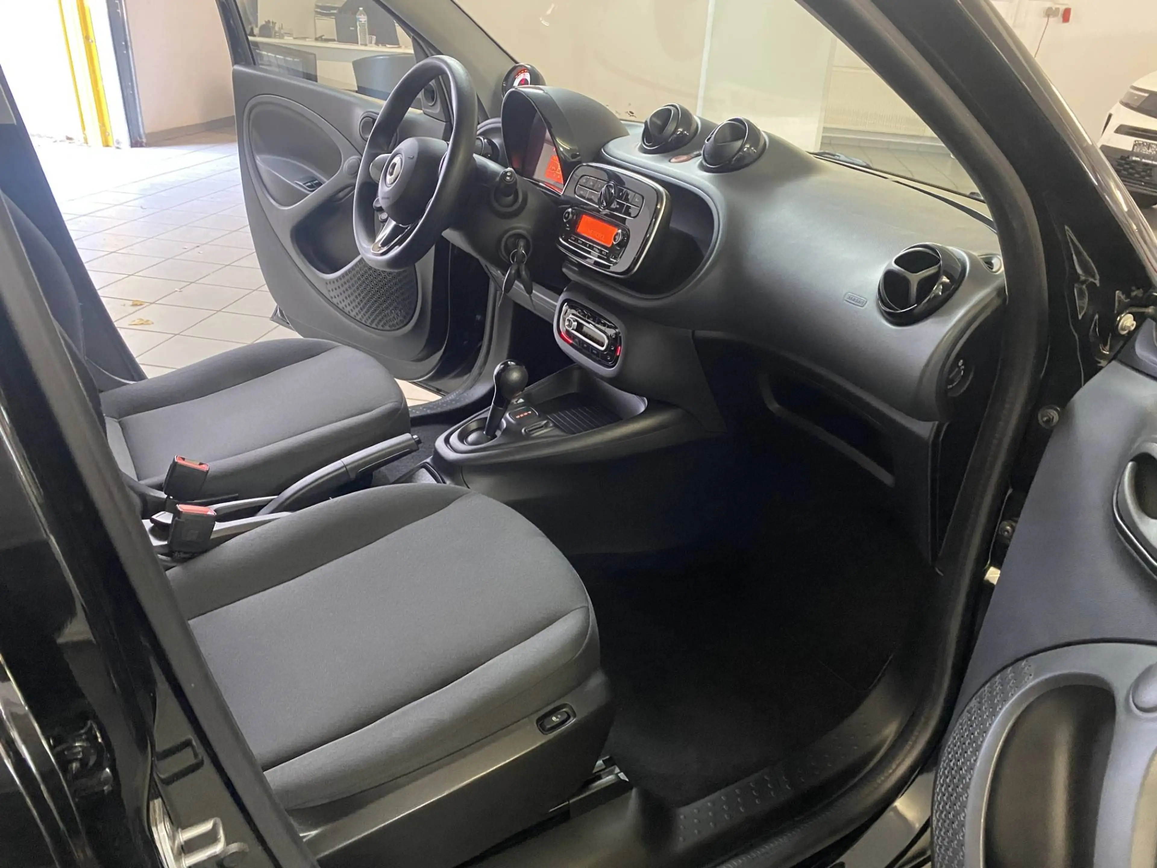 smart forFour electric drive / EQ 22 KW Schnelllader — photo 6
