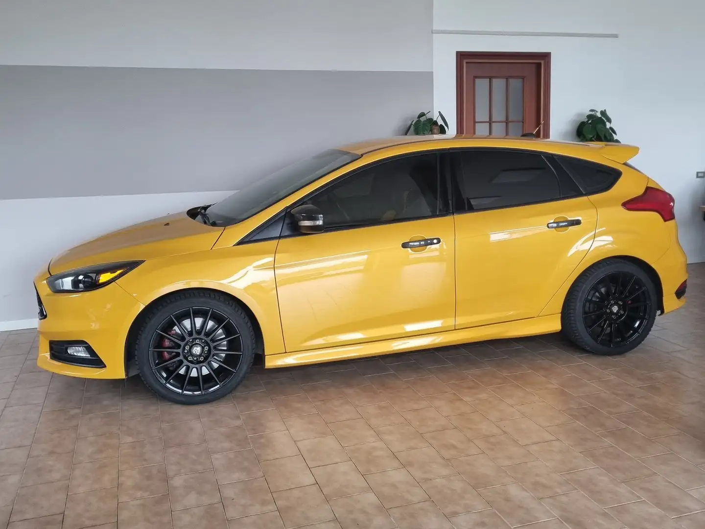 Ford Focus Focus 5p 2.0 ST 250cv Giallo - 2