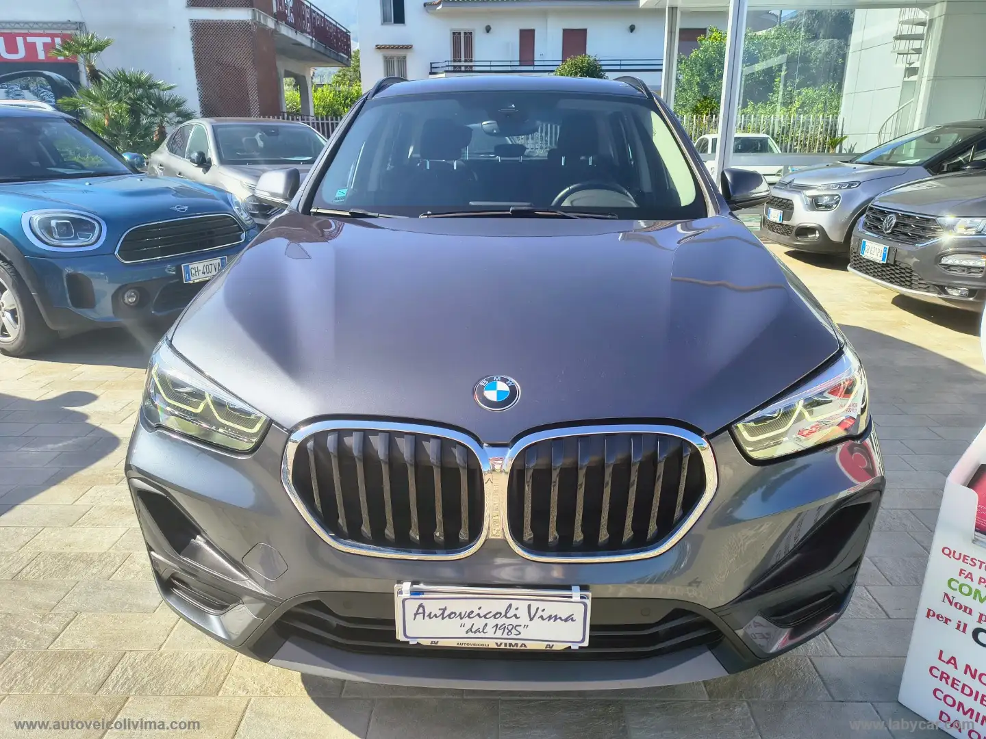 BMW X1 sDrive16d Business Advantage Grijs - 2