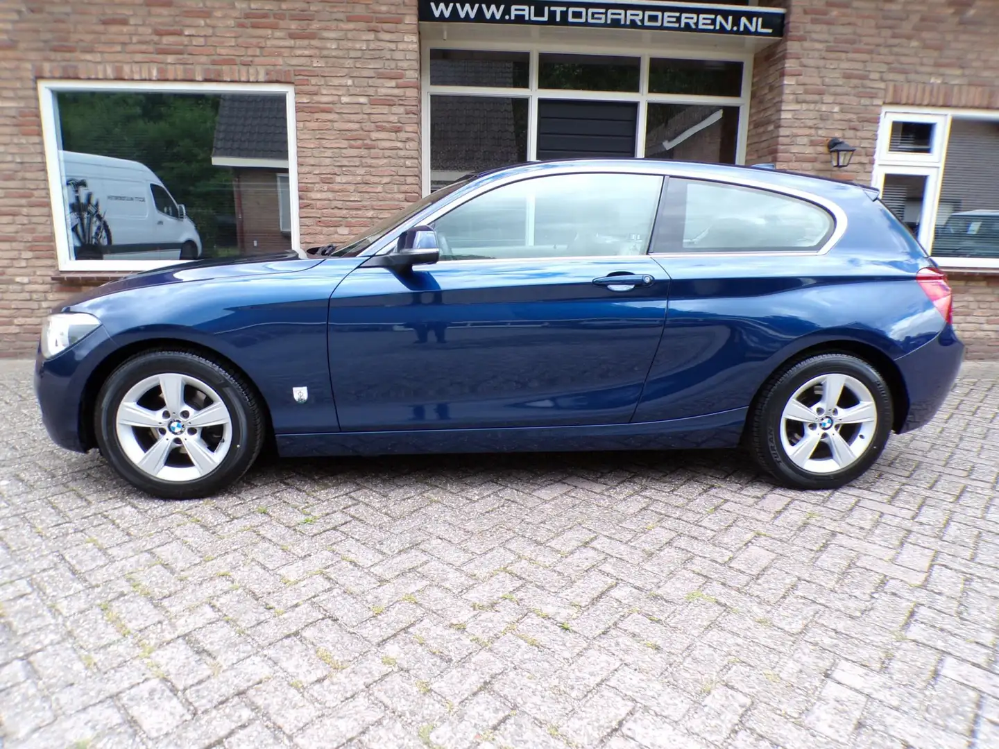 BMW 116 1-serie 116i Upgrade Edition Automaat / Leder / Na Blauw - 2