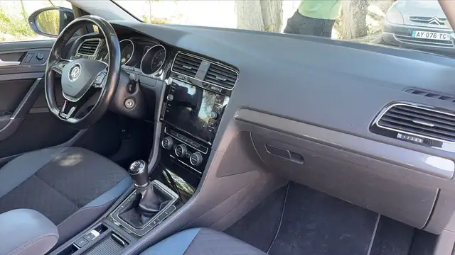 Volkswagen Golf view 10