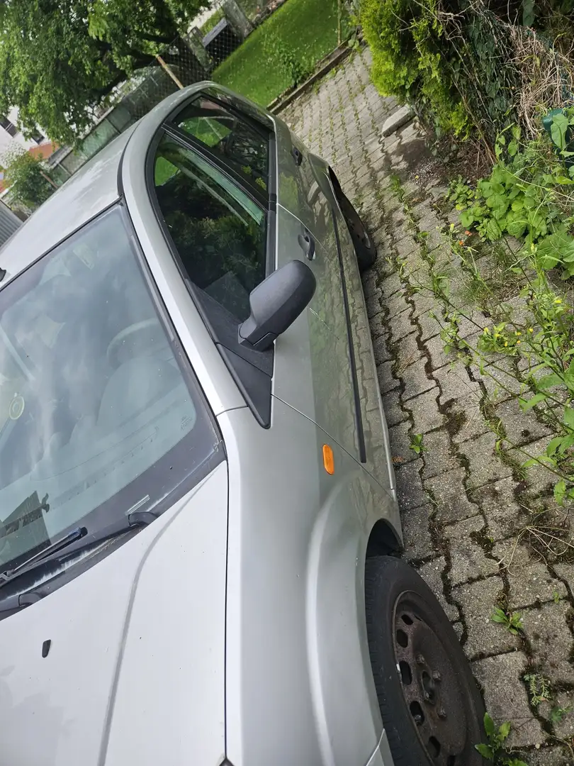 Ford Fiesta 1.3 Viva Silber - 2