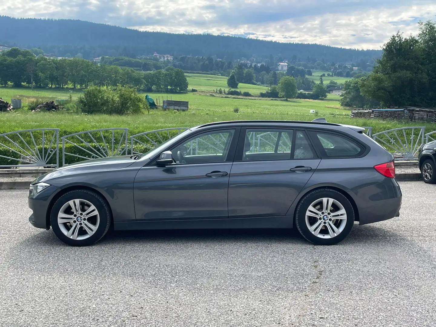 BMW 318 318d Touring xdrive Sport 4x4 - 2