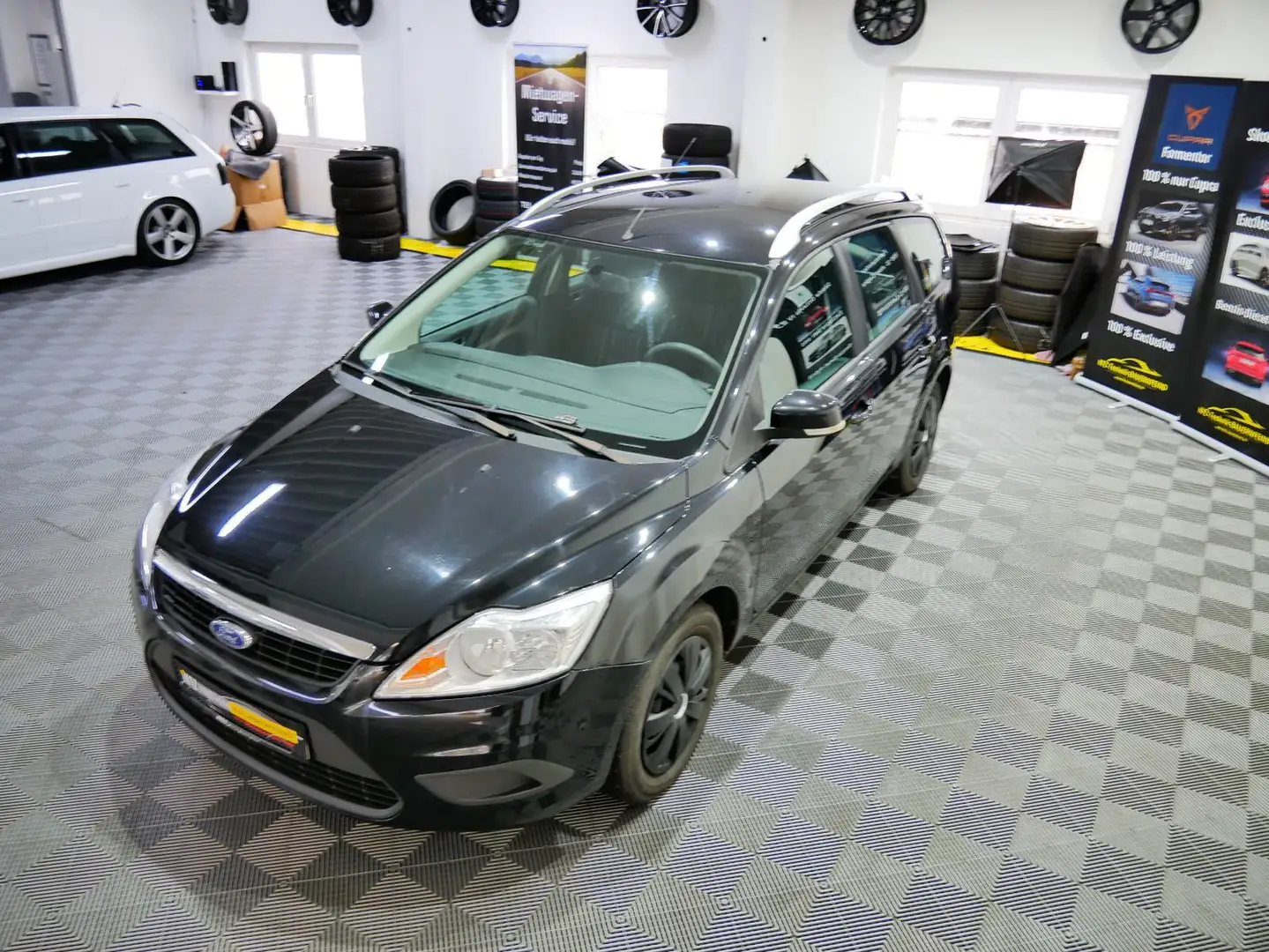 Ford Focus Turnier 2. HAND 8-FACH BEREIFT Schwarz - 2