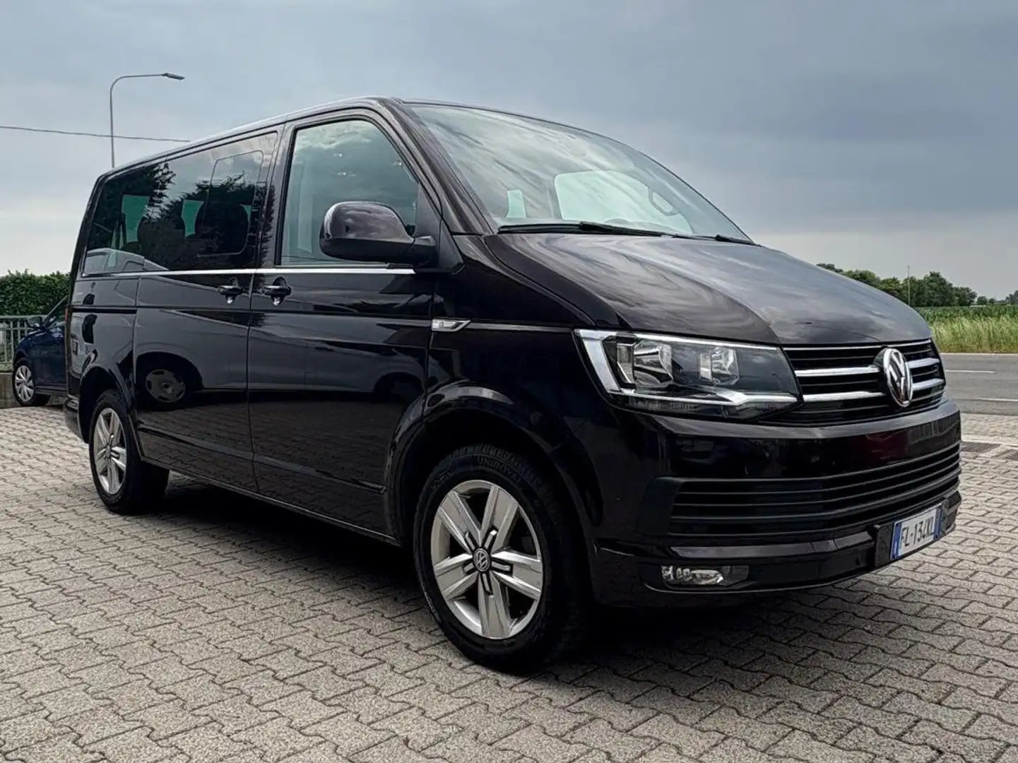 Volkswagen T6 Caravelle 2.0 TDI - 1