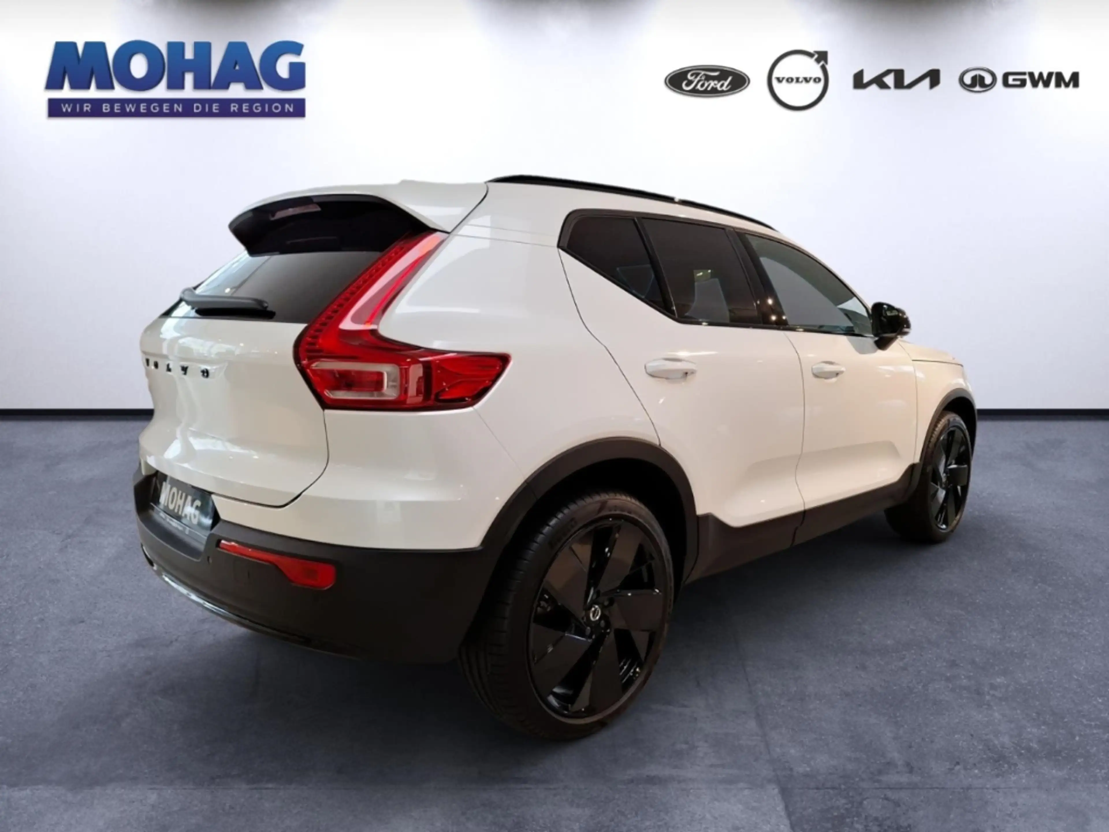 Volvo EX40 Single Motor Ext Range Black Edition Plus 360 Grad — photo 3