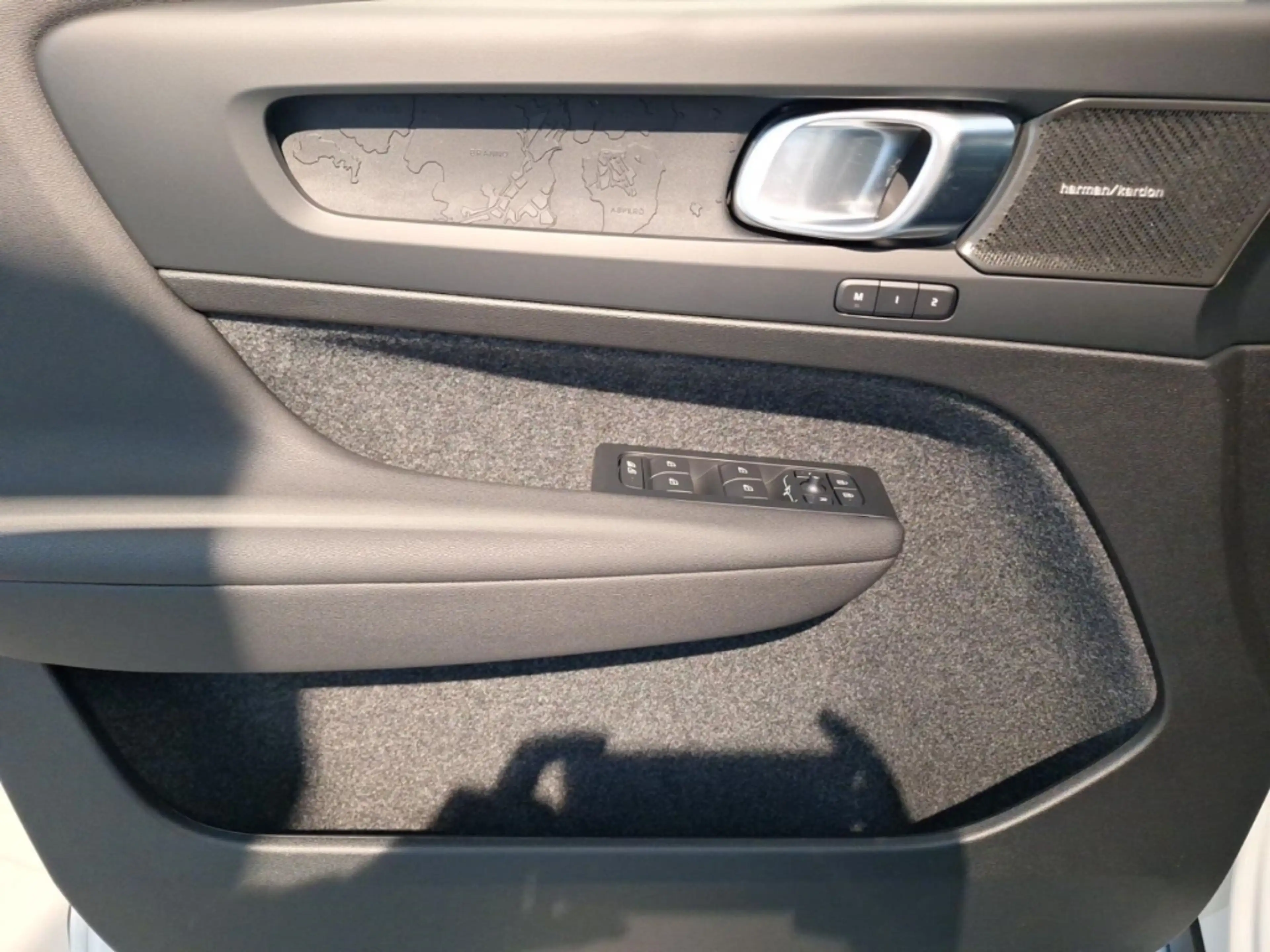 Volvo EX40 Single Motor Ext Range Black Edition Plus 360 Grad — photo 14