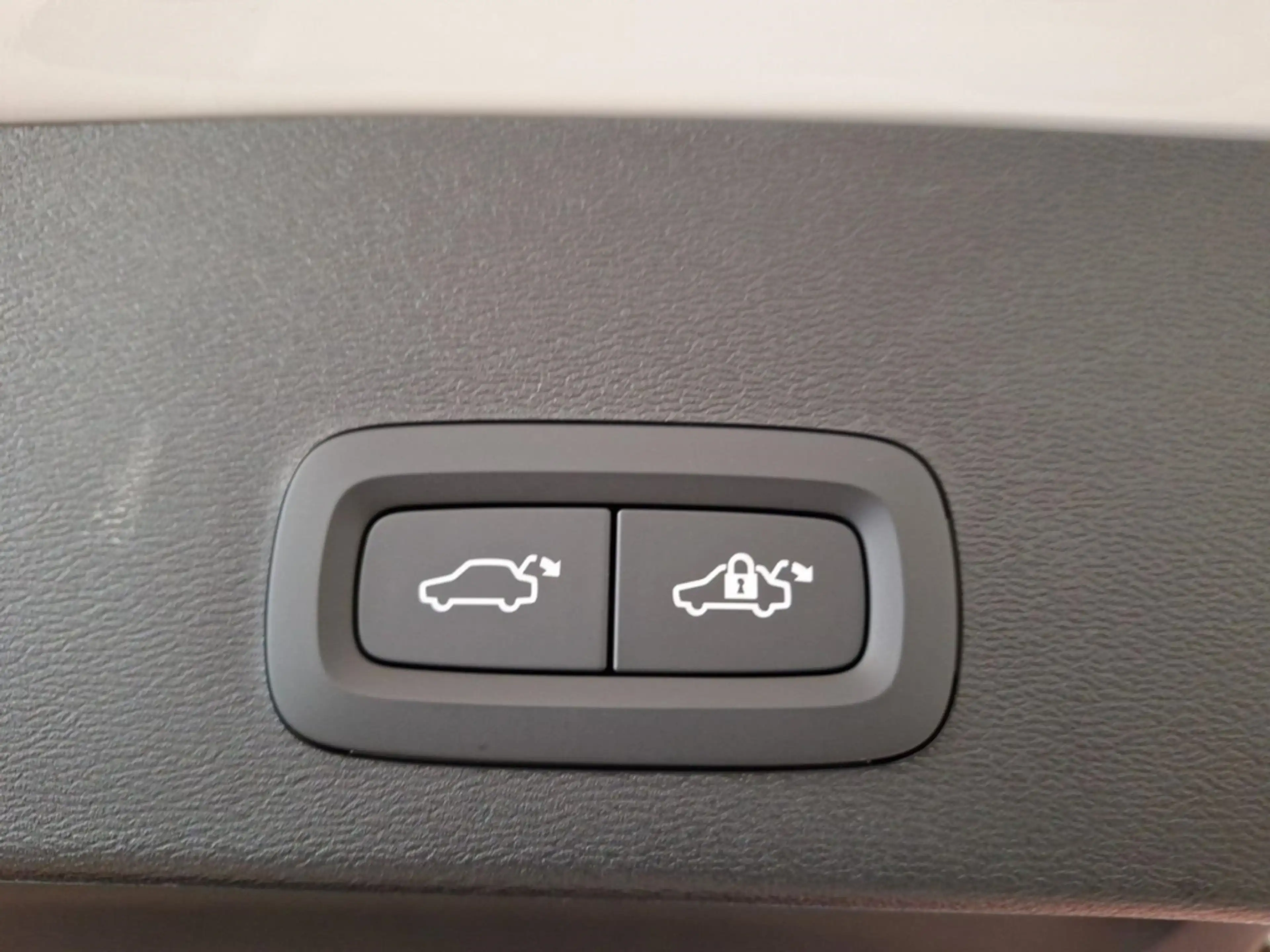 Volvo EX40 Single Motor Ext Range Black Edition Plus 360 Grad — photo 13