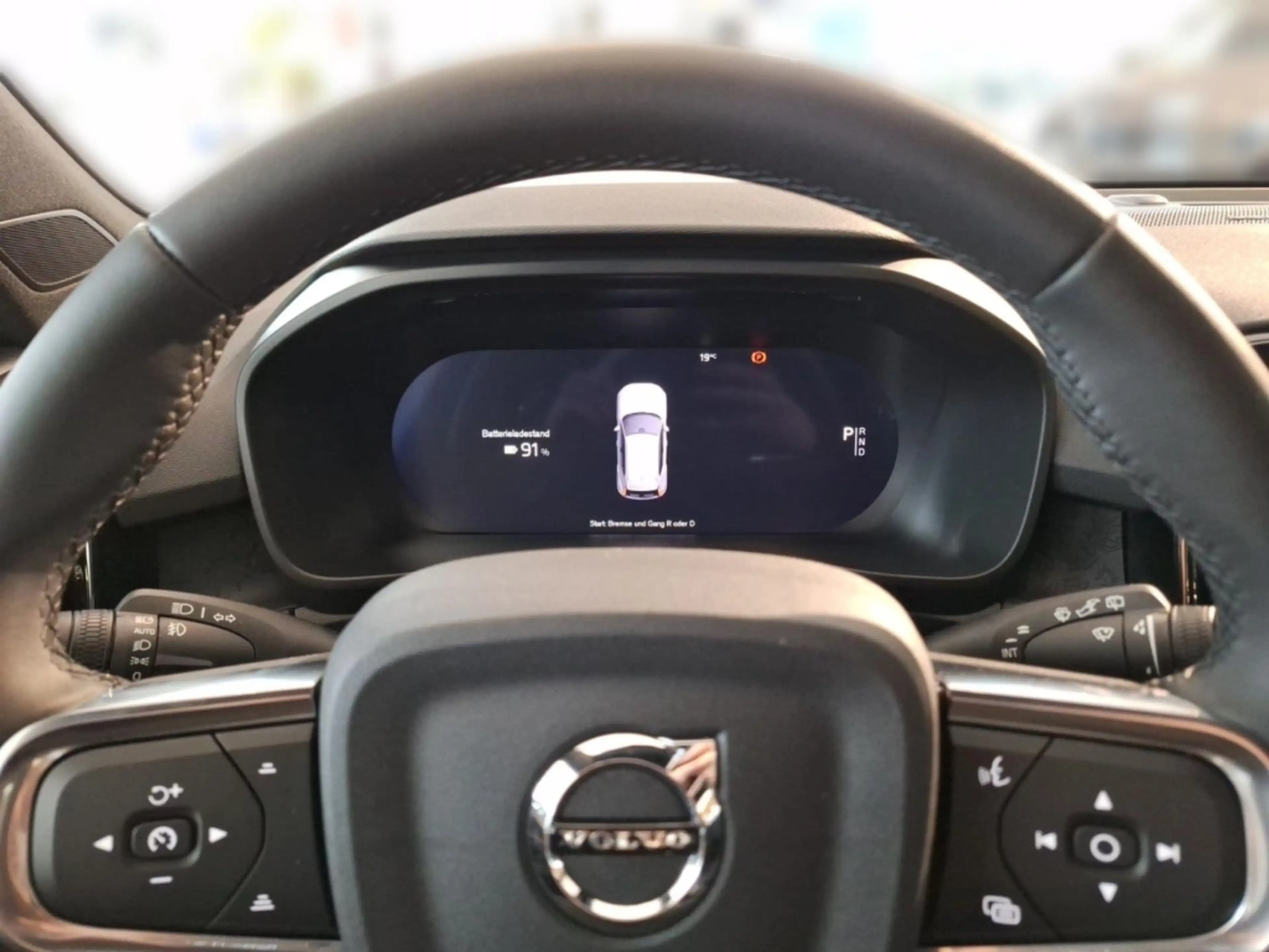 Volvo EX40 Single Motor Ext Range Black Edition Plus 360 Grad — photo 8