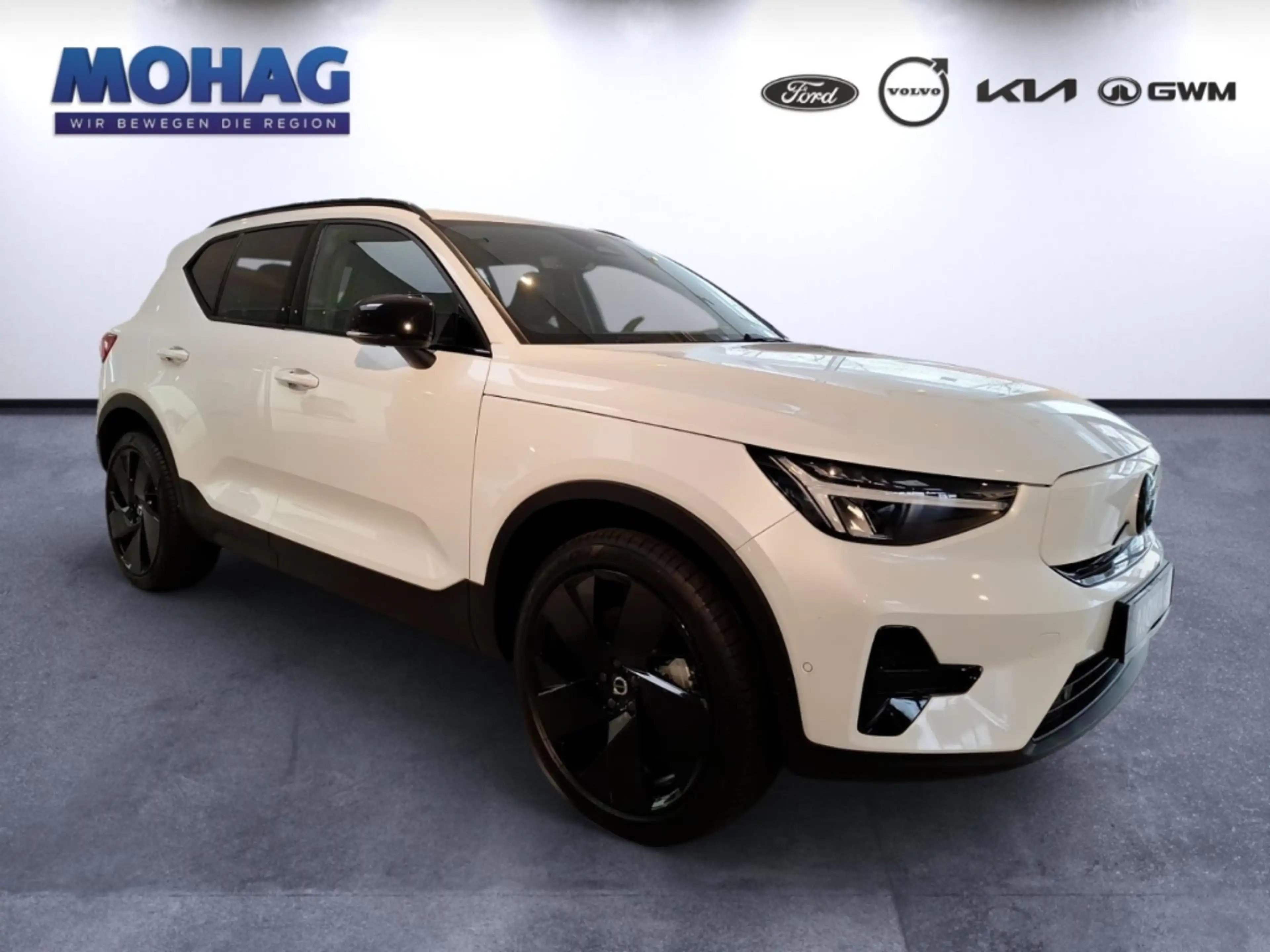 Volvo EX40 Single Motor Ext Range Black Edition Plus 360 Grad — photo 2