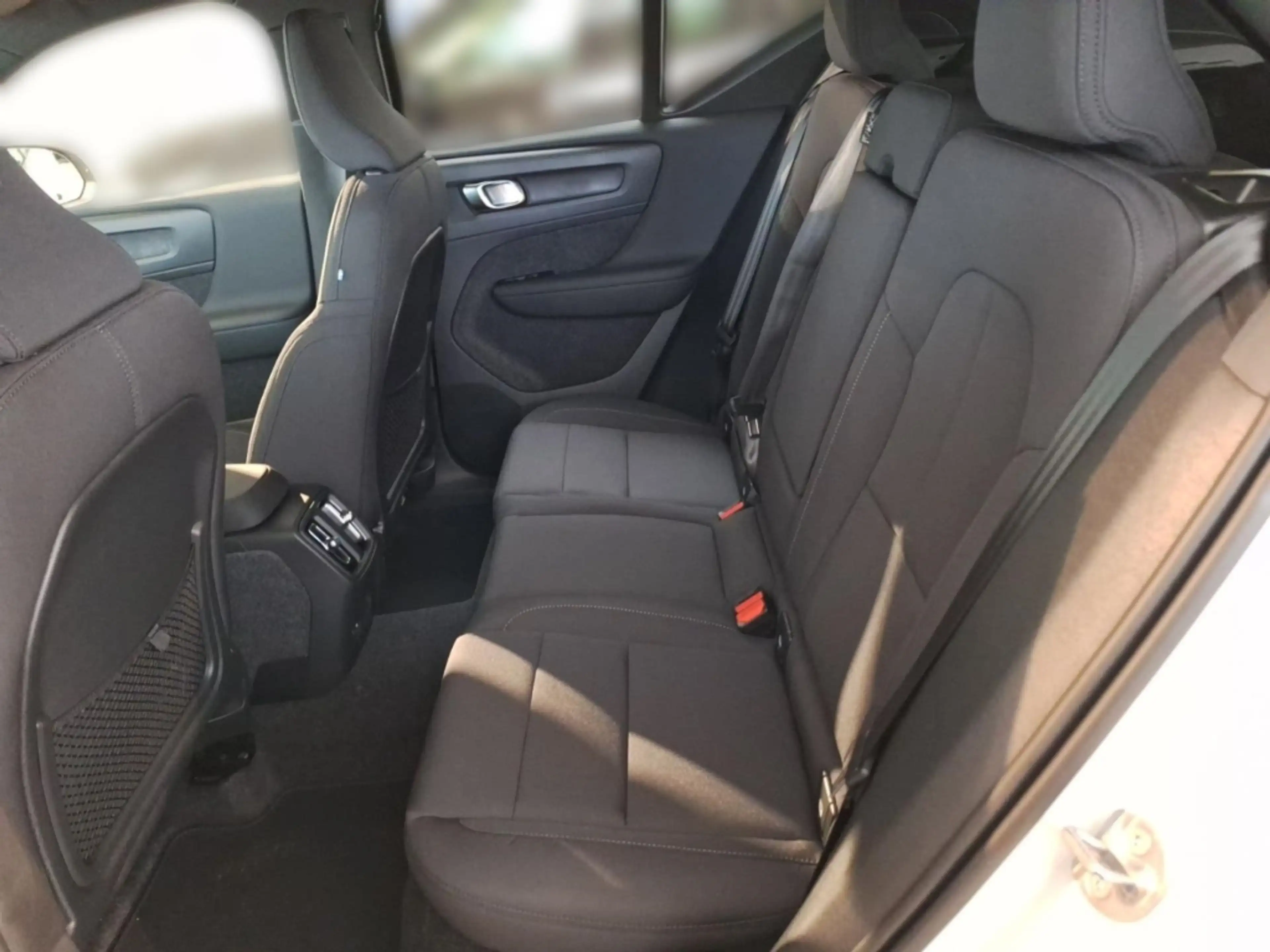 Volvo EX40 Single Motor Ext Range Black Edition Plus 360 Grad — photo 11
