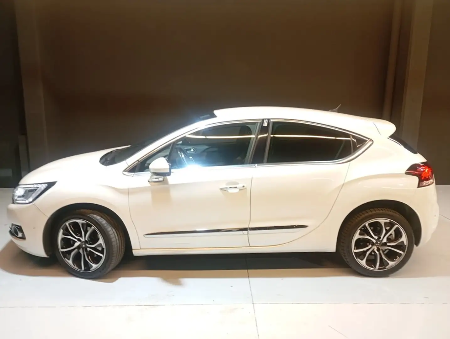 Citroen DS4 BHDI150S& SPORT Blanc - 2