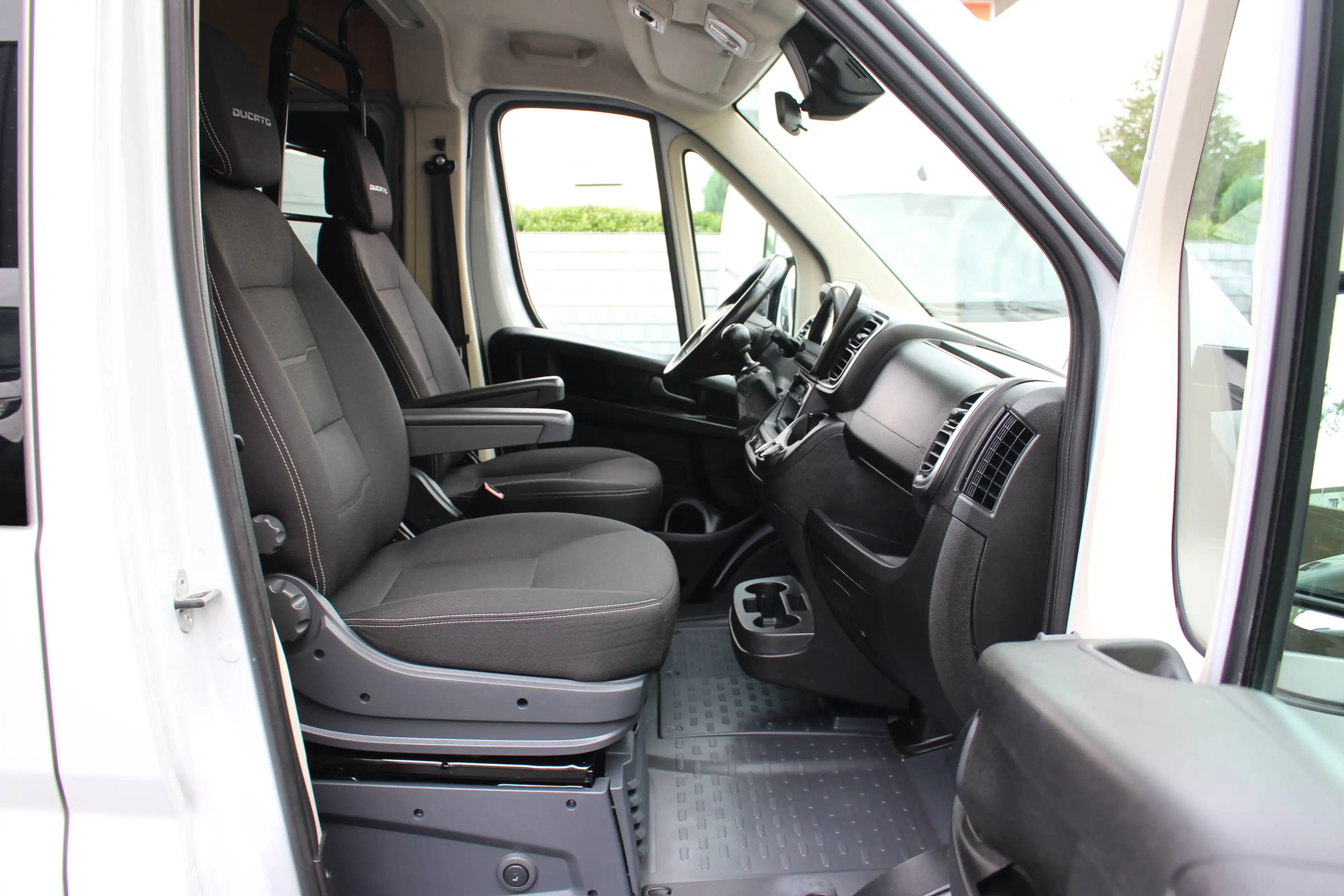 Fiat Ducato 35 L2H2 180 Maxi *AHK*Kamera*Klima*Keyless — photo 5