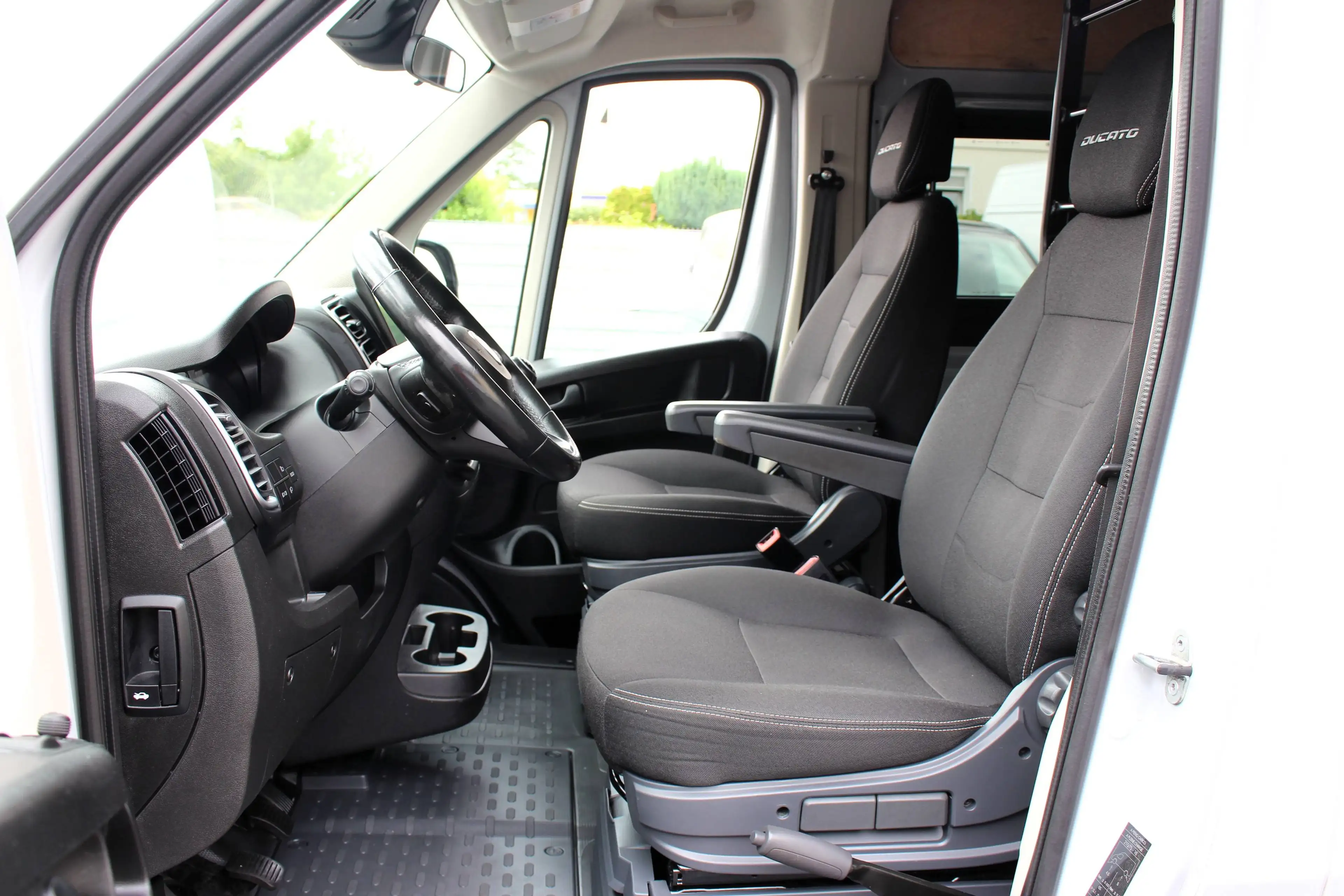 Fiat Ducato 35 L2H2 180 Maxi *AHK*Kamera*Klima*Keyless — photo 11