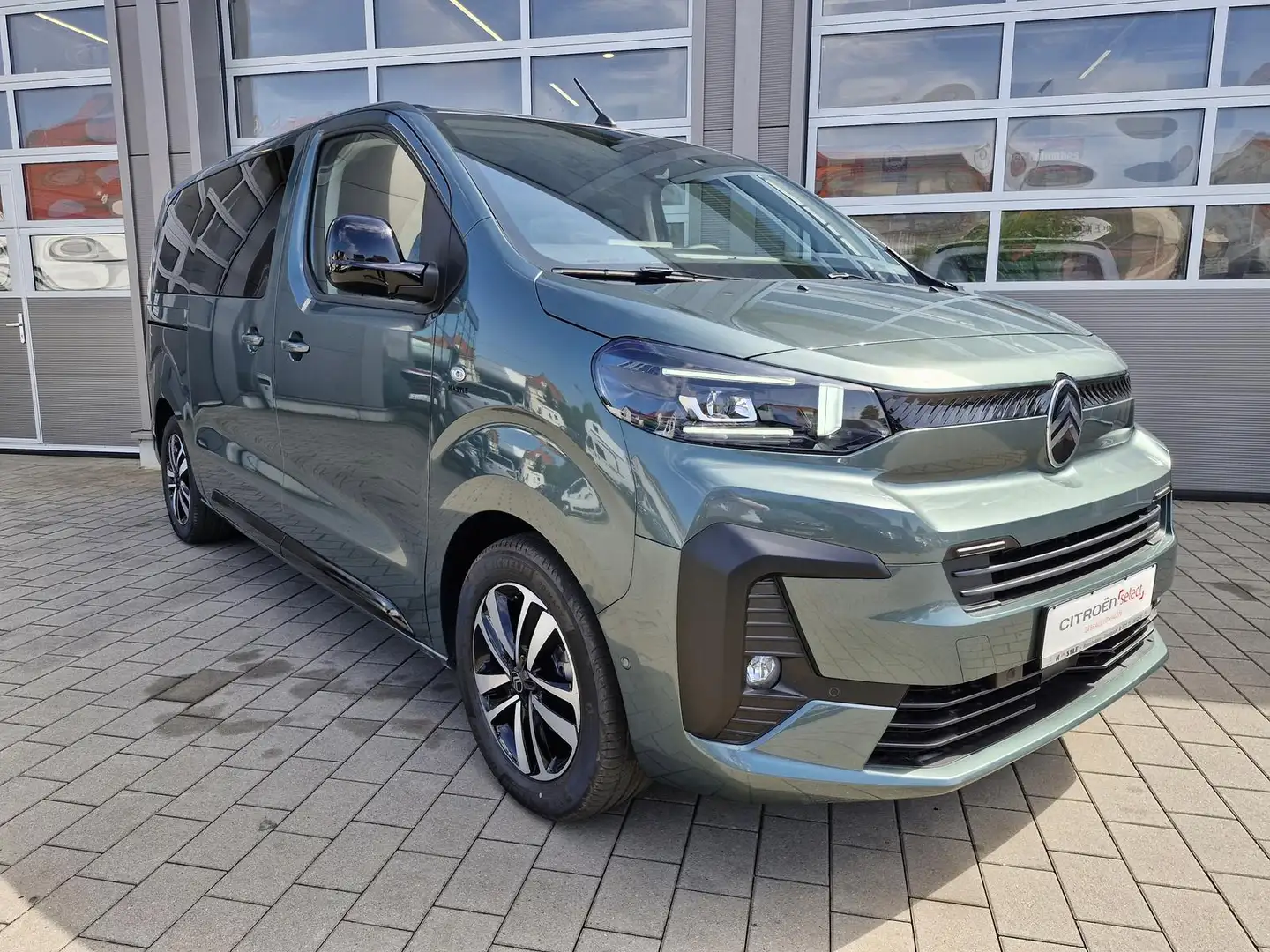 Citroen Spacetourer Plus M B-HDi 180 EAT8 *SHZ*LRHZ*Kamera*NAVI* Grün - 2