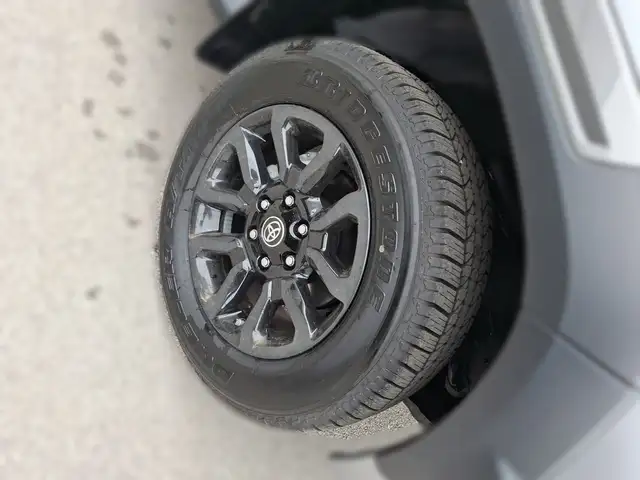 Toyota Hilux DK Invincible 4WD 2.8 D-4D MHEV Aut. Ansicht 8