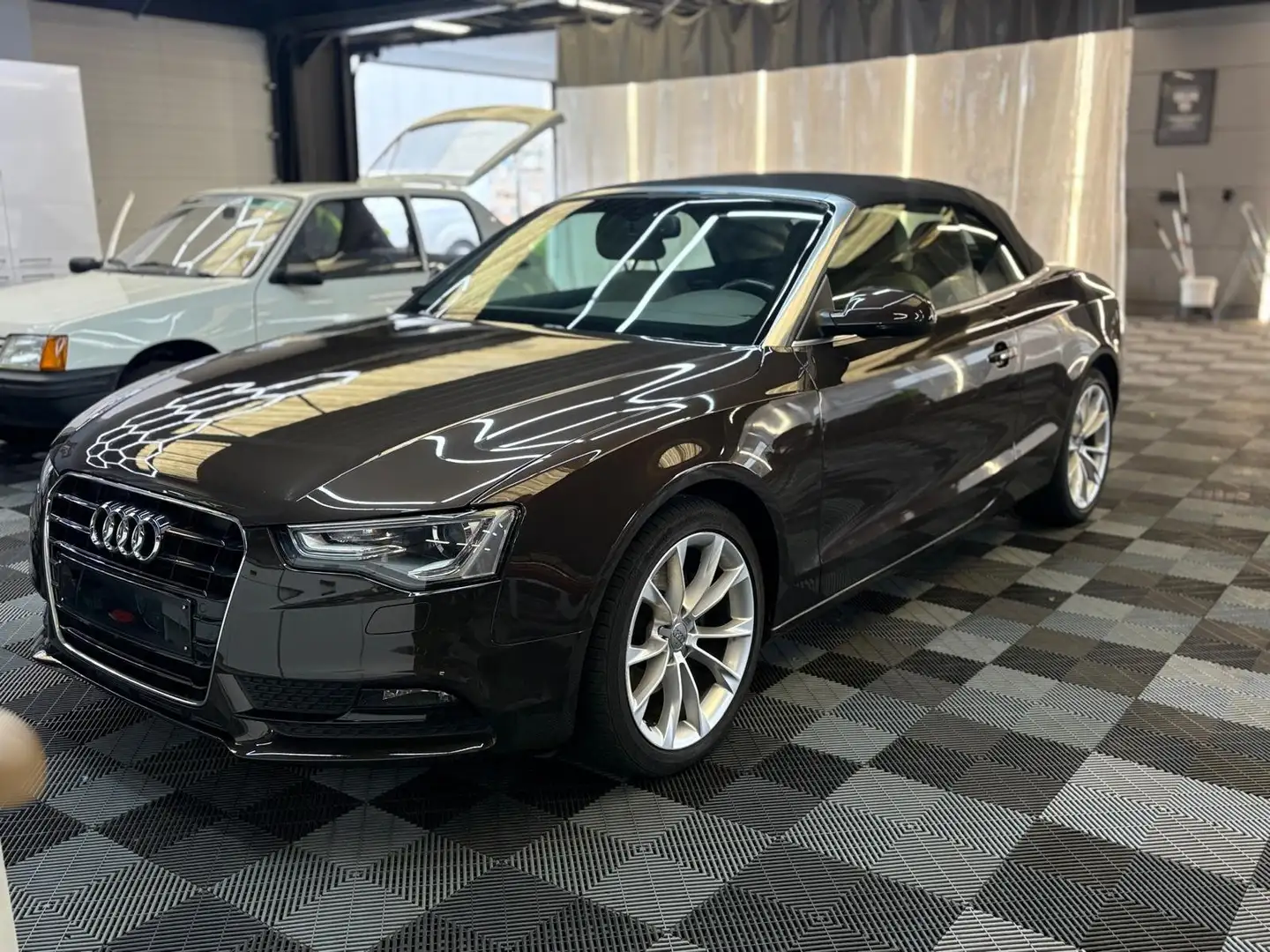Audi A5 Cabrio 1.8 TFSI Bj. 2012 152.300 Km Brun - 2