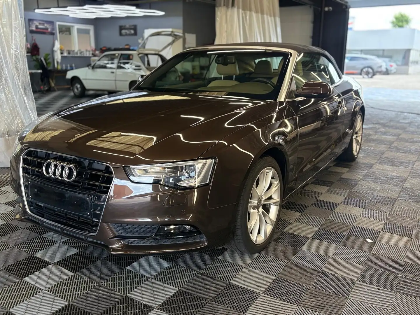 Audi A5 Cabrio 1.8 TFSI Bj. 2012 152.300 Km Brun - 1