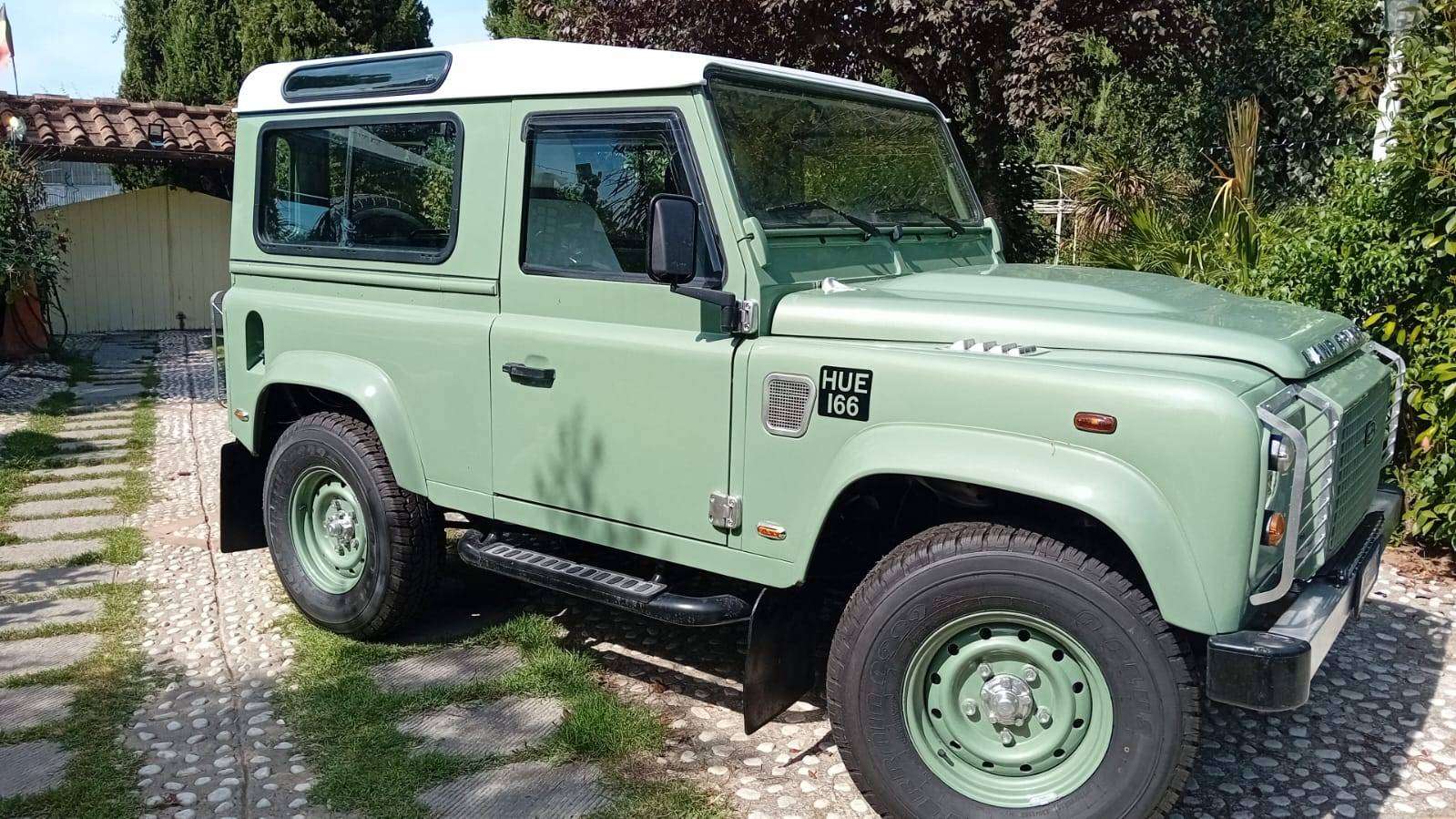Land Rover Defender