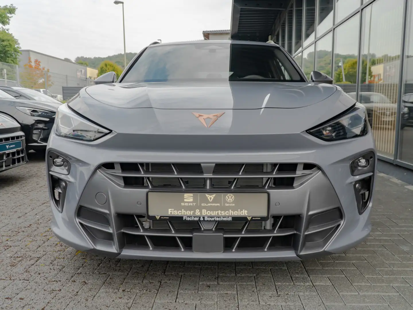 CUPRA Terramar VZ e-Hybrid AHK MATRIX SENNHEISER FA Gris - 2