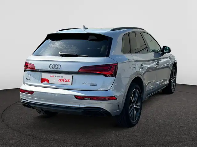 Audi Q5 view 4