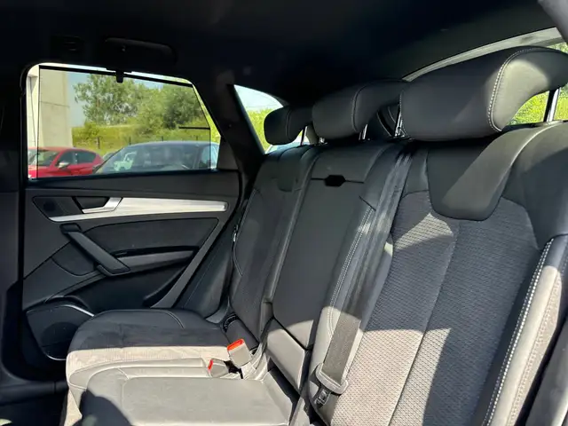 Audi Q5 view 10
