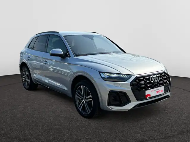 Audi Q5 view 3