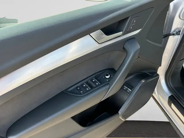 Audi Q5 view 11