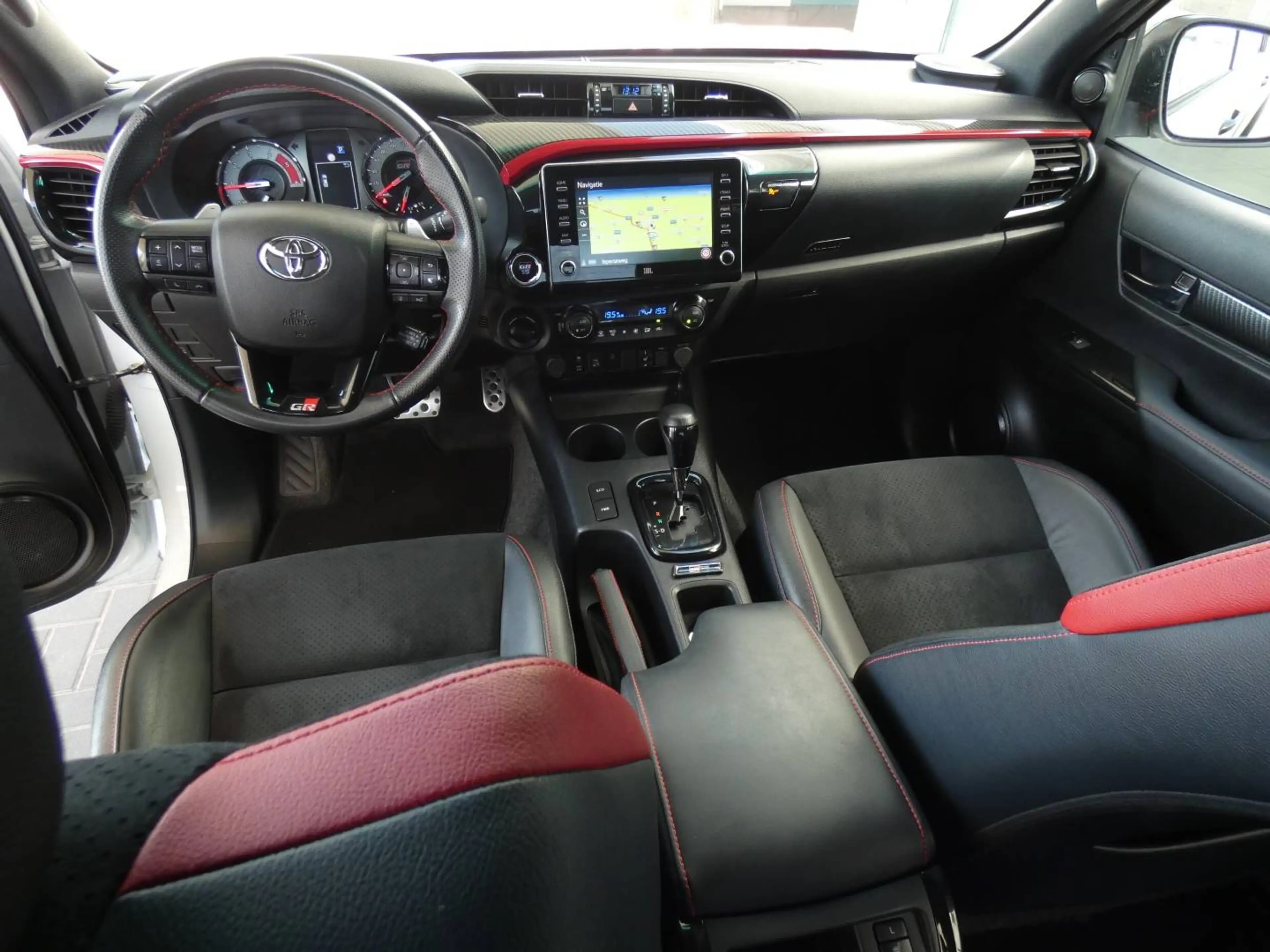 Toyota Hilux 2.8L Autom. GR SPORT *45785+BTW* +Roll cover +360°Camera +JBL +Zetelverwarming +Trekhaak 3500kg — photo 11