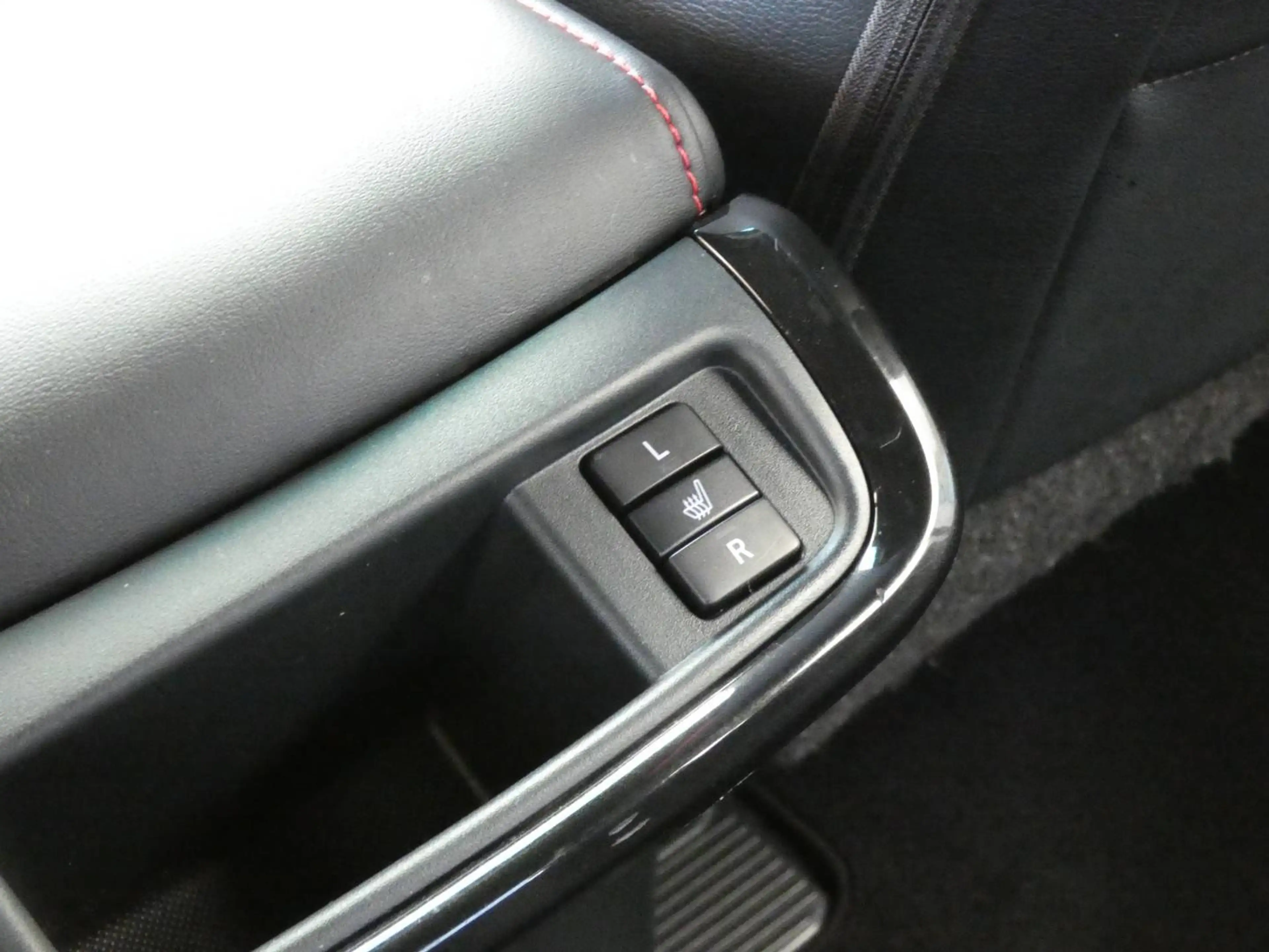 Toyota Hilux 2.8L Autom. GR SPORT *45785+BTW* +Roll cover +360°Camera +JBL +Zetelverwarming +Trekhaak 3500kg — photo 10