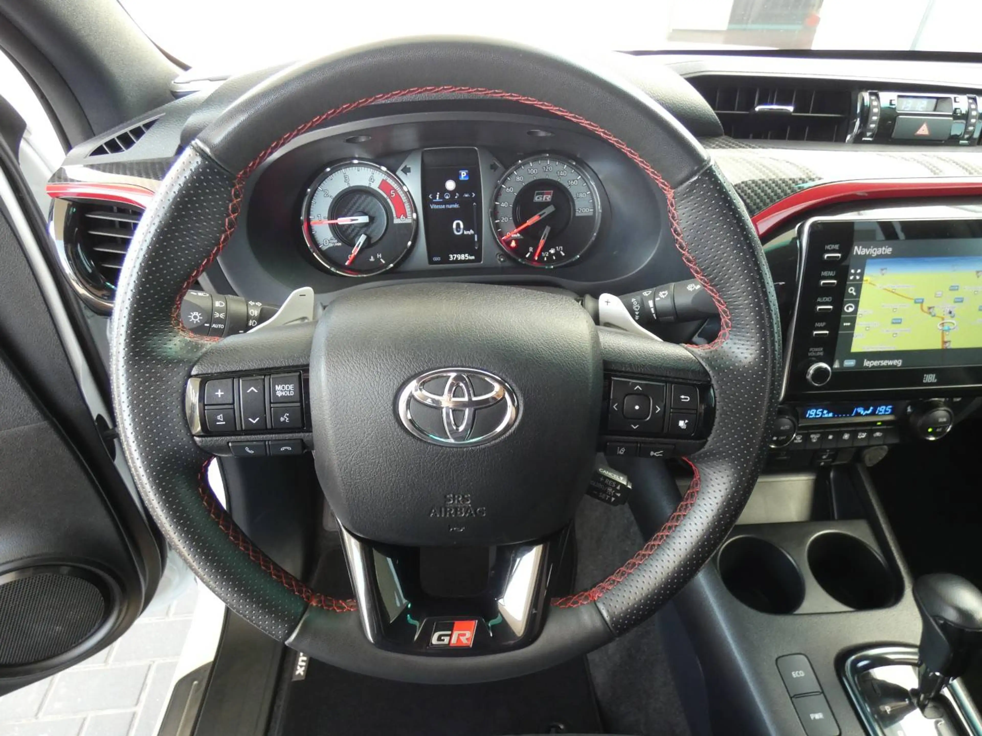 Toyota Hilux 2.8L Autom. GR SPORT *45785+BTW* +Roll cover +360°Camera +JBL +Zetelverwarming +Trekhaak 3500kg — photo 13