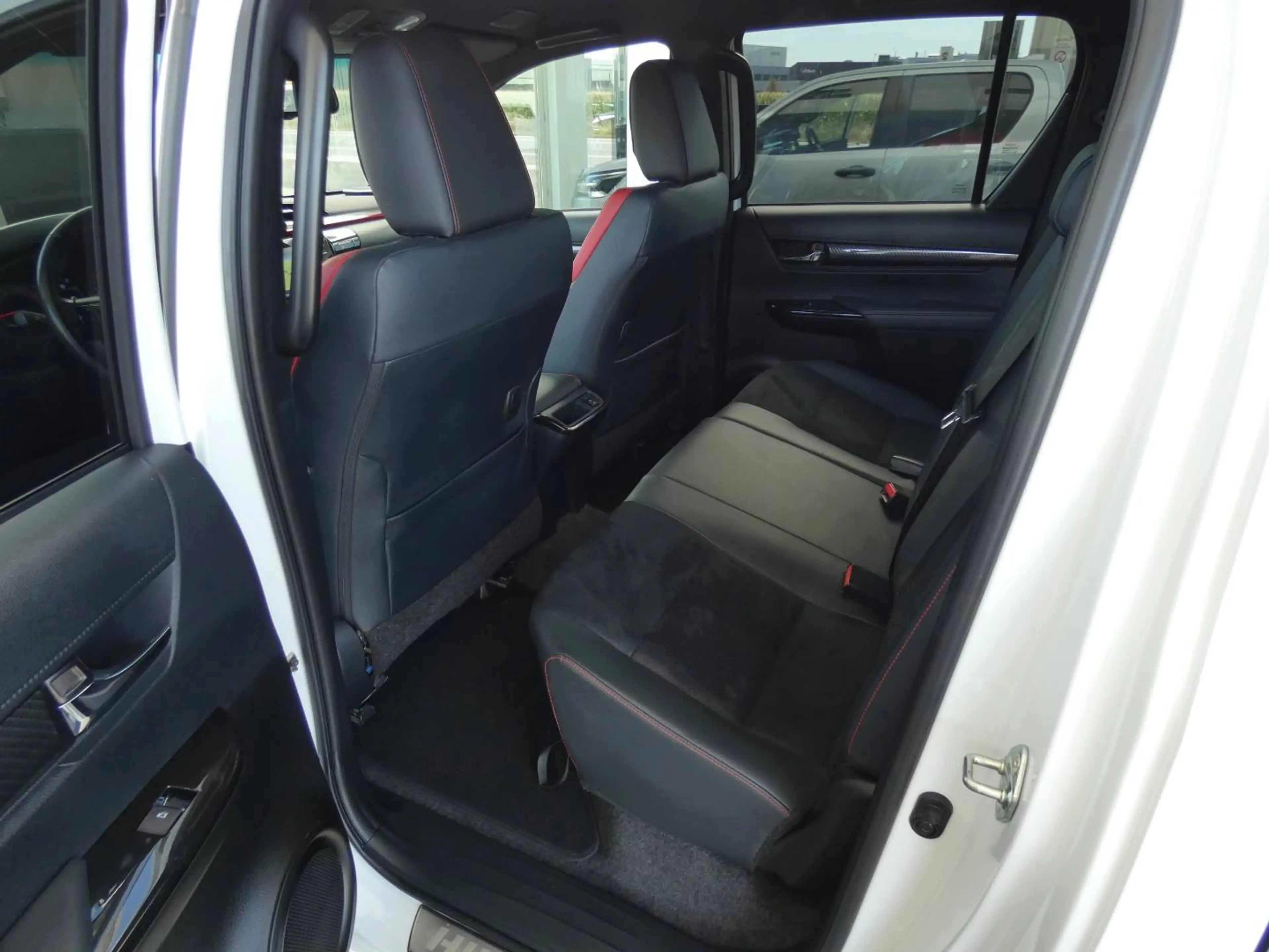 Toyota Hilux 2.8L Autom. GR SPORT *45785+BTW* +Roll cover +360°Camera +JBL +Zetelverwarming +Trekhaak 3500kg — photo 9