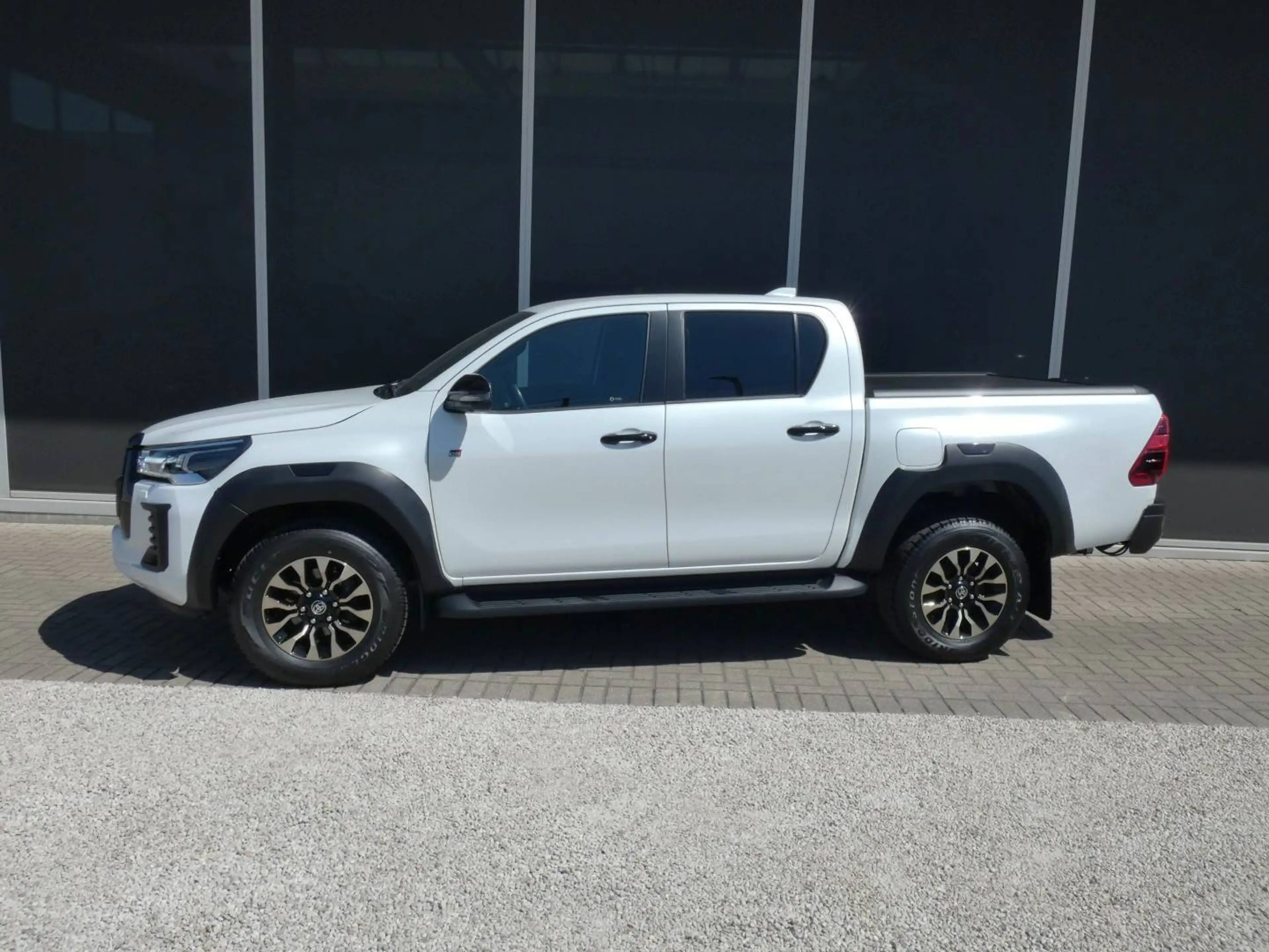 Toyota Hilux 2.8L Autom. GR SPORT *45785+BTW* +Roll cover +360°Camera +JBL +Zetelverwarming +Trekhaak 3500kg — photo 5