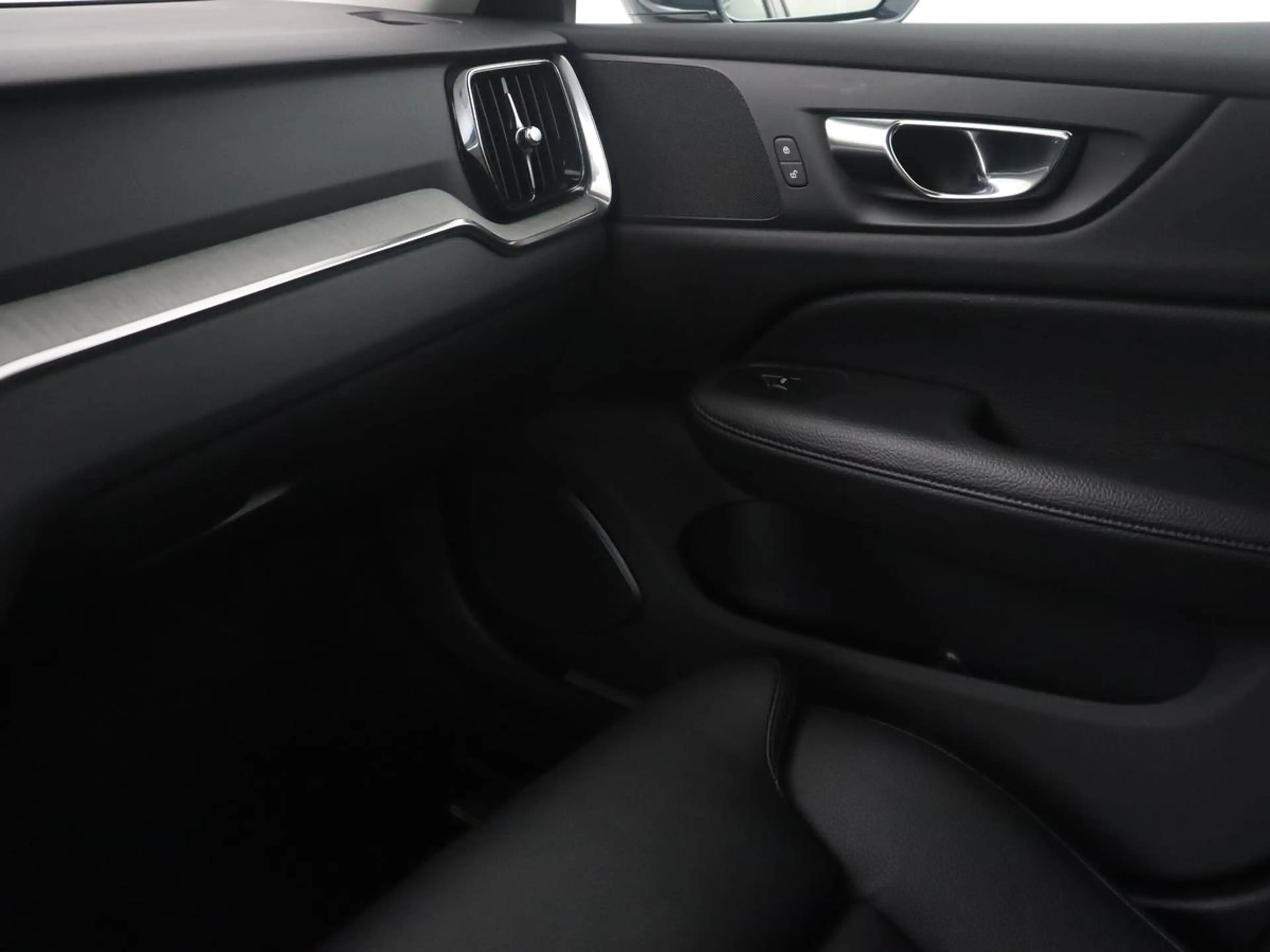 Volvo V60 2.0 T8 Recharge AWD Inscription | SOH 82% | Trekha — photo 34