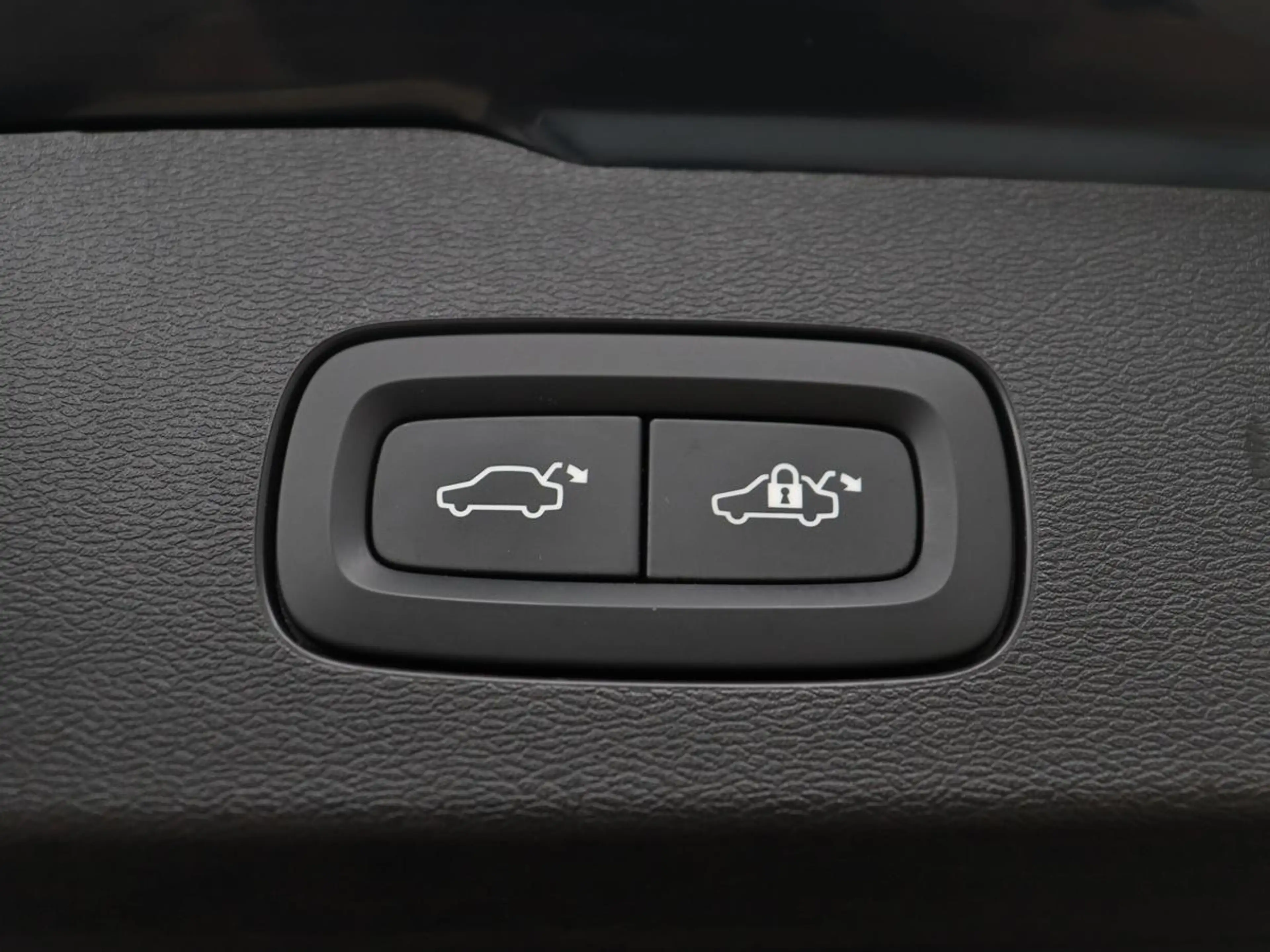 Volvo V60 2.0 T8 Recharge AWD Inscription | SOH 82% | Trekha — photo 39