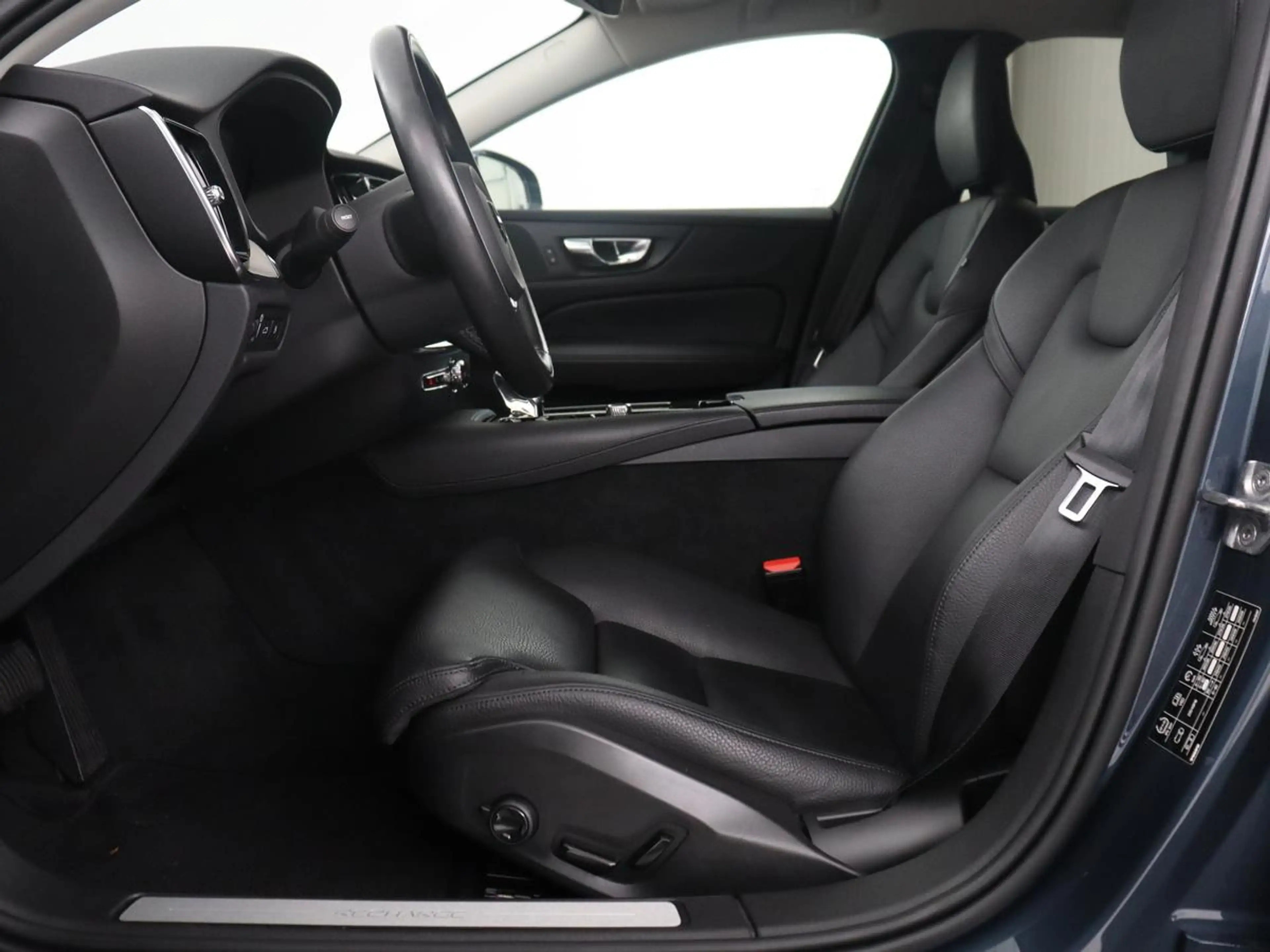 Volvo V60 2.0 T8 Recharge AWD Inscription | SOH 82% | Trekha — photo 5