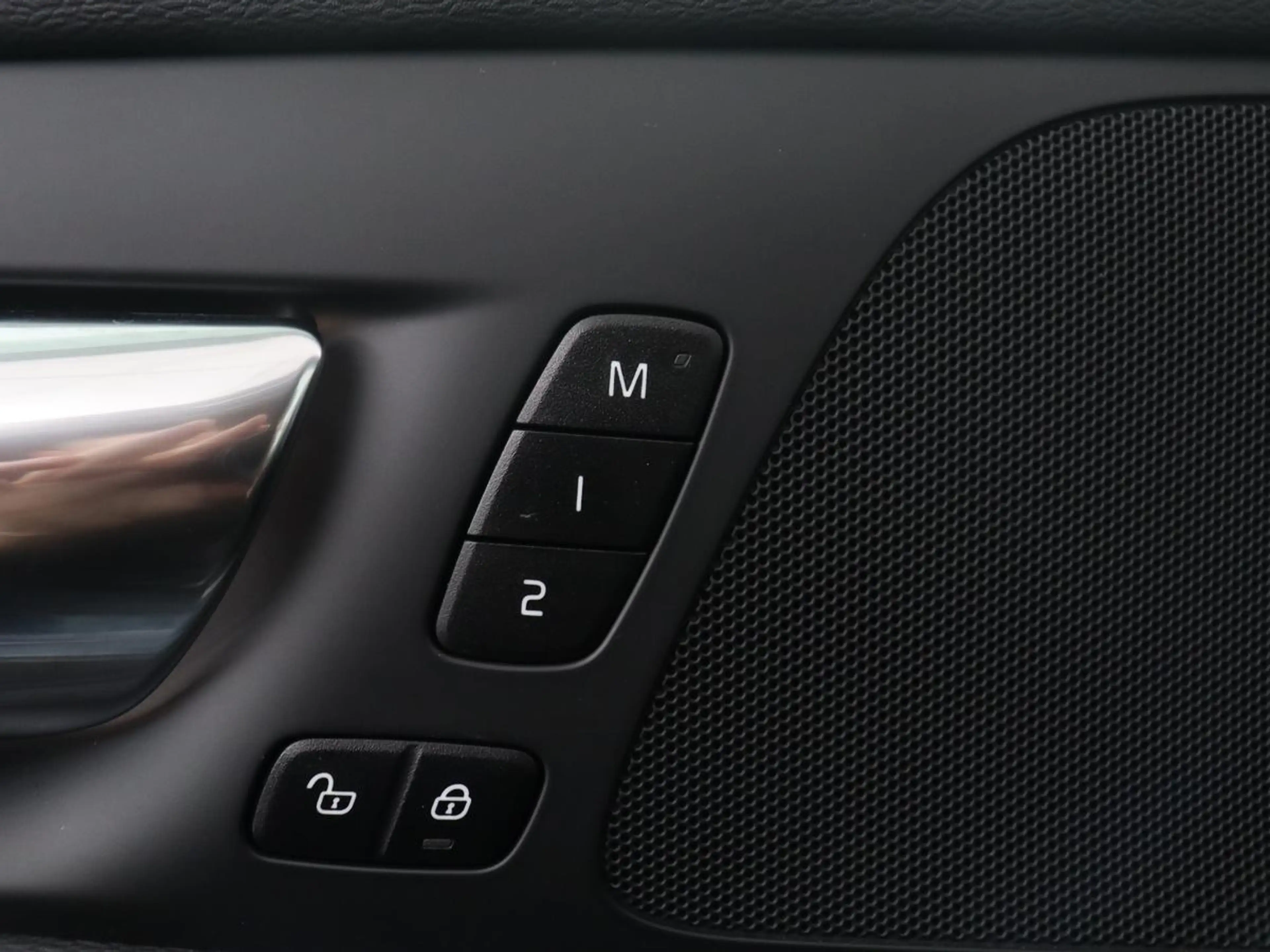 Volvo V60 2.0 T8 Recharge AWD Inscription | SOH 82% | Trekha — photo 23