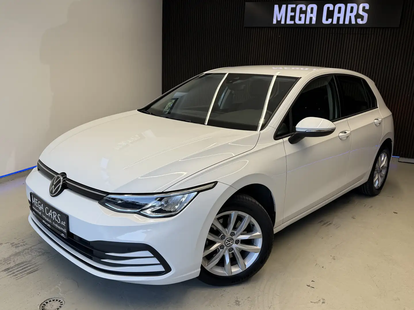 Volkswagen Golf Life / 1. Besitzer / NAVI / LANE ASISST / ACC / Weiß - 1